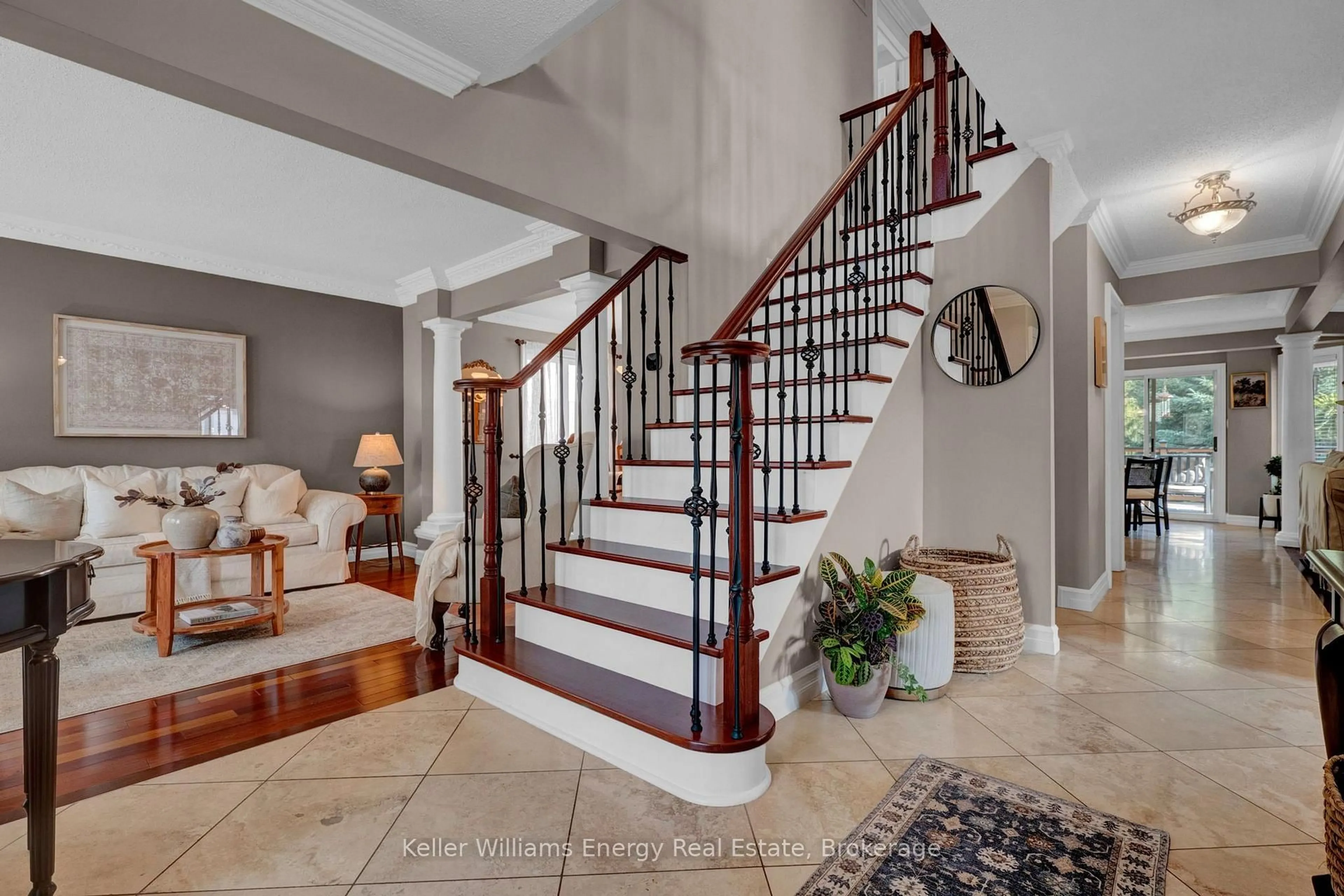 Indoor entryway for 35 Living Crt, Clarington Ontario L1E 2V6