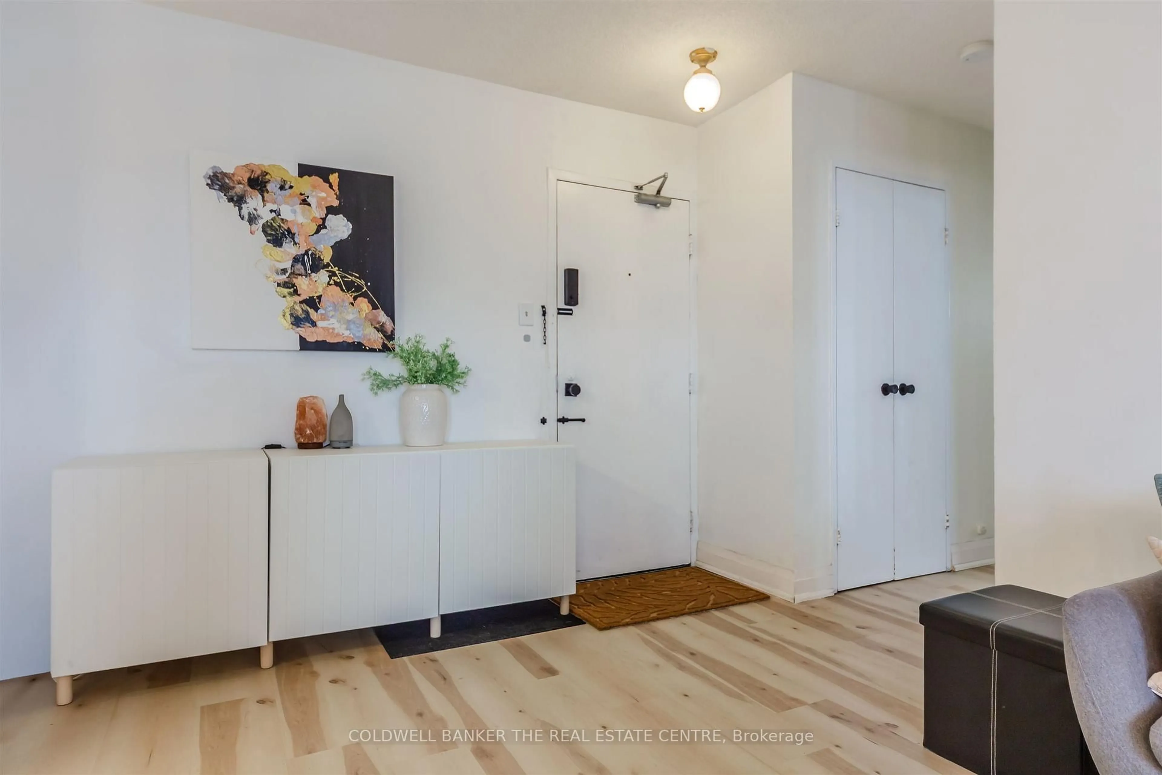 Indoor entryway for 100 Dundalk Dr #1006, Toronto Ontario M1P 4V2