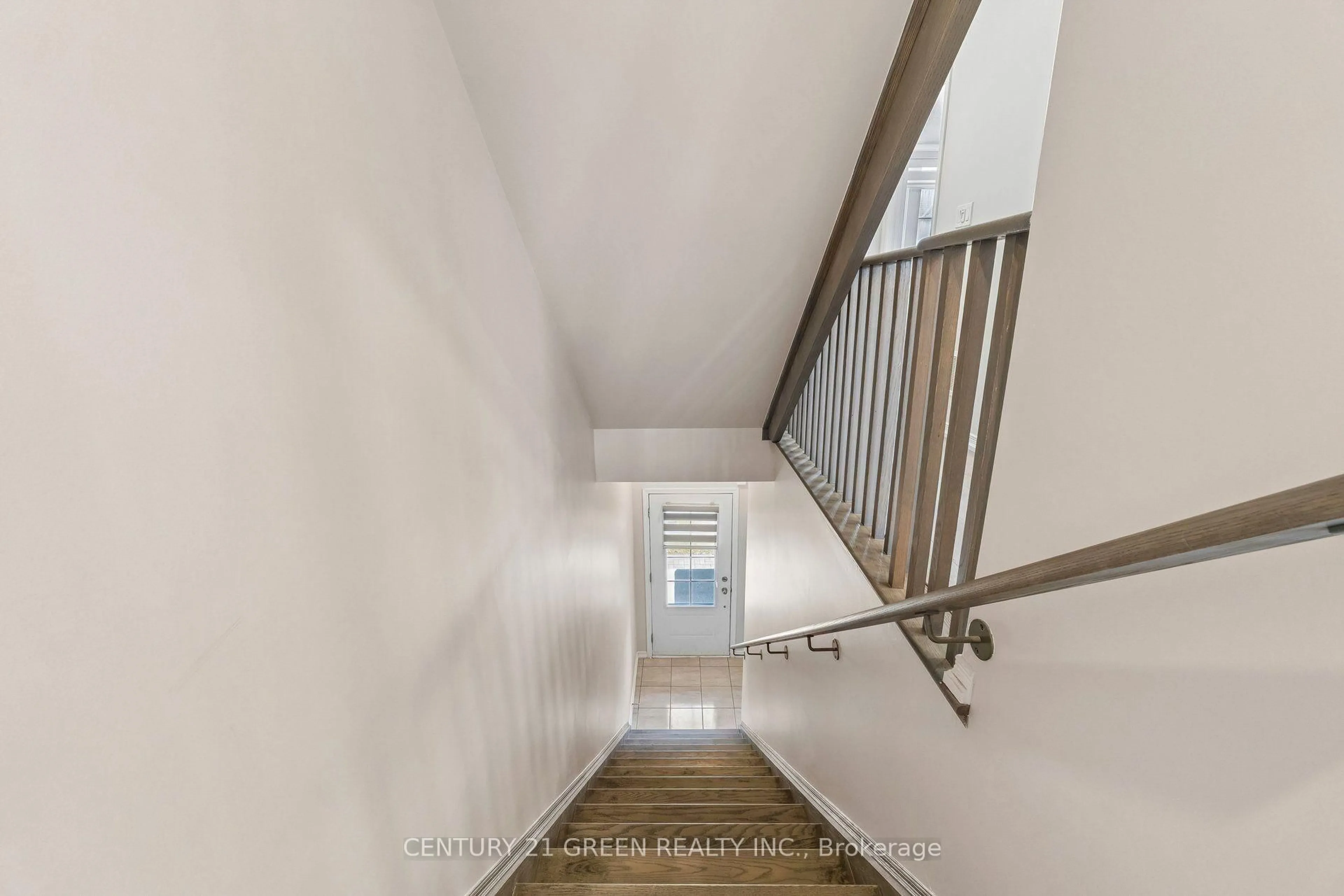 Indoor foyer for 223 Danzatore Path, Oshawa Ontario L1L 0P9