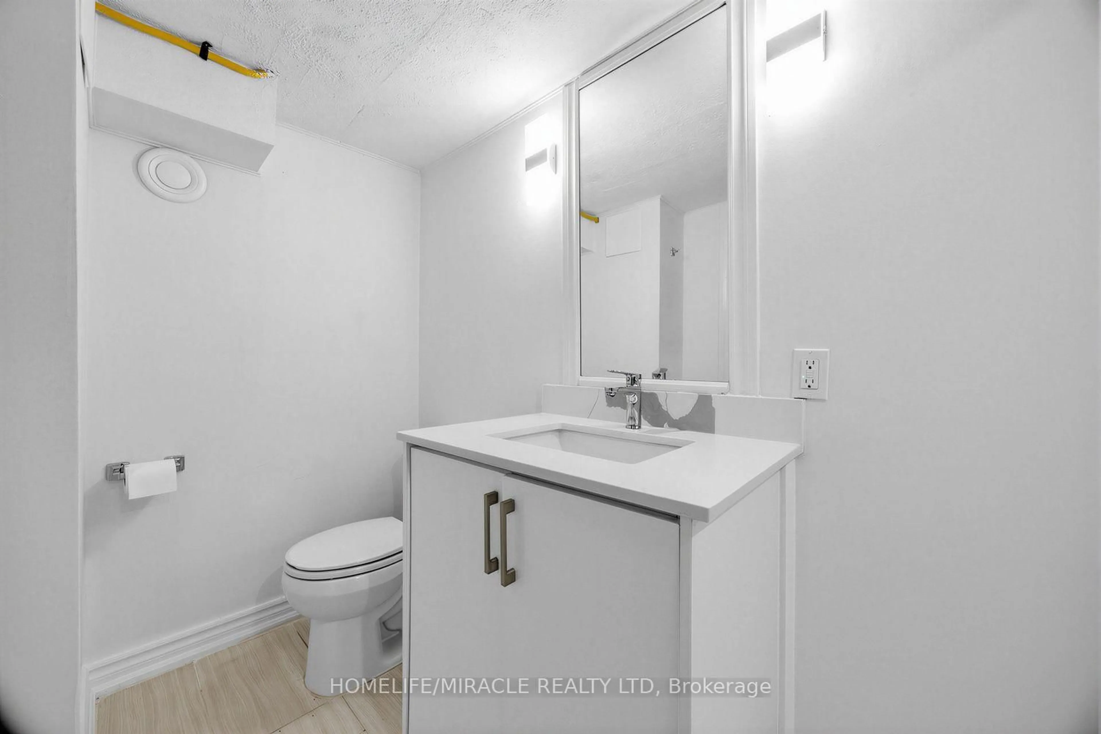 Standard bathroom, unknown for 509 Beurling Ave, Oshawa Ontario L1J 2Z8