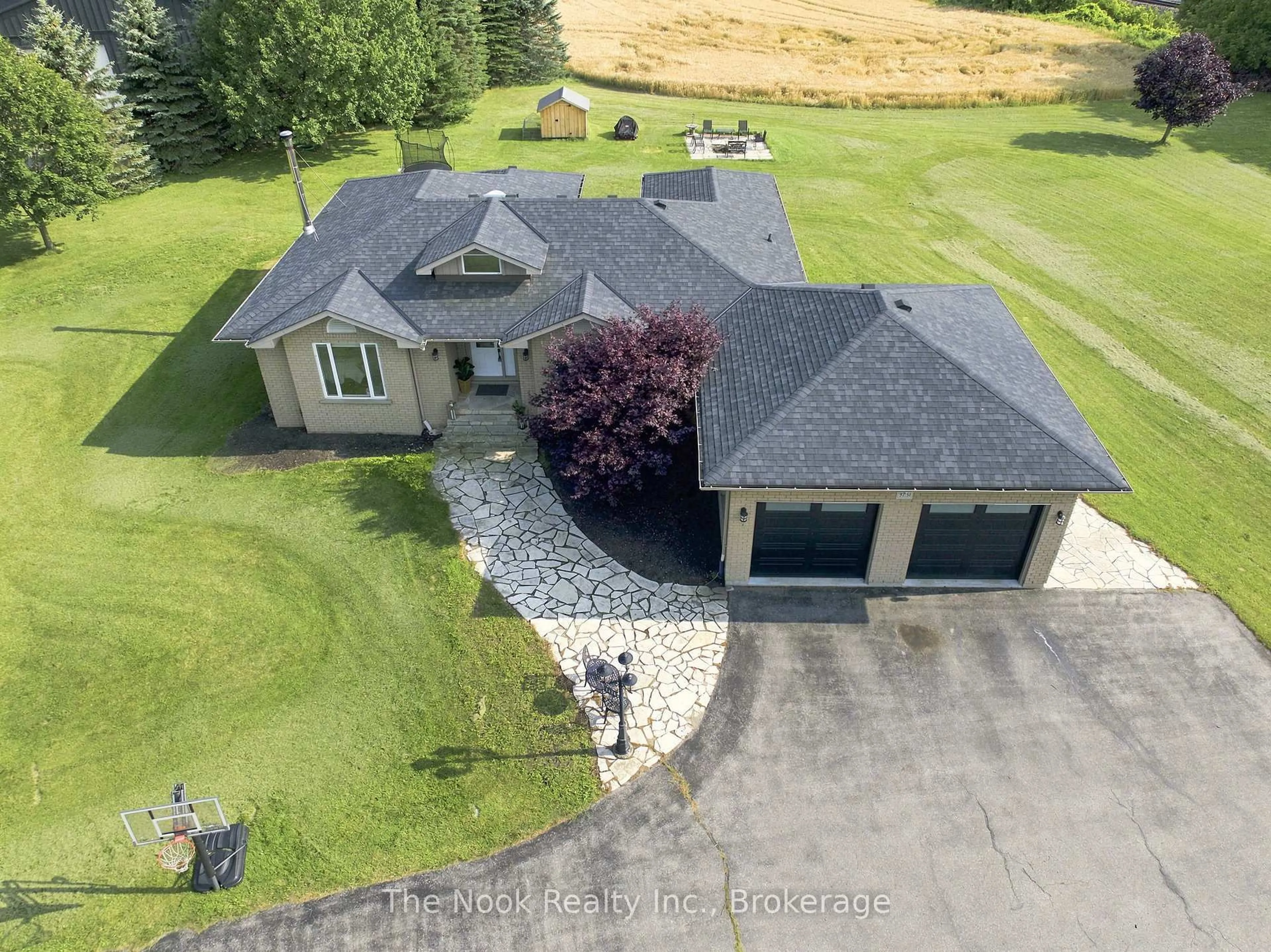 A pic from outside/outdoor area/front of a property/back of a property/a pic from drone, unknown for 3751 Concession 1 Rd, Clarington Ontario L1B 0E3