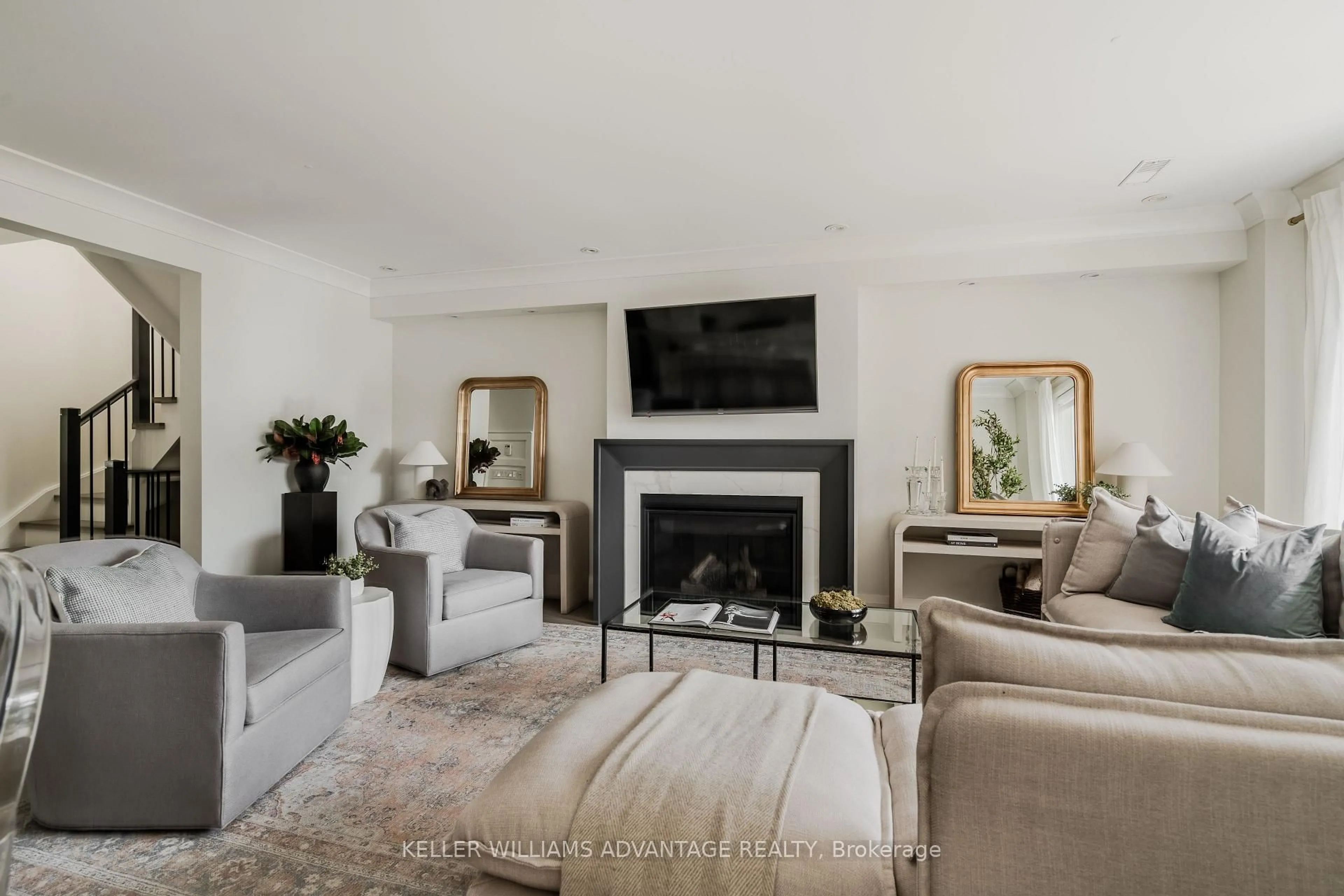 Living room with furniture, unknown for 35 Duart Park Rd, Toronto Ontario M4E 1J3