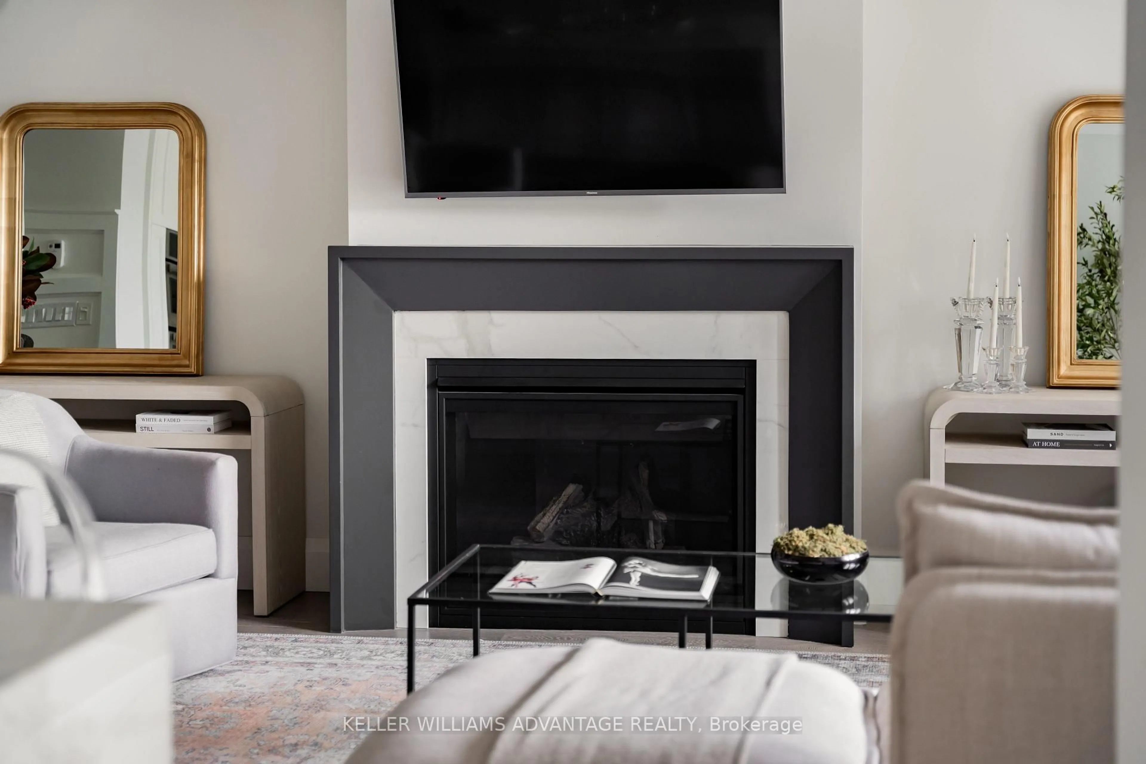 Living room with furniture, unknown for 35 Duart Park Rd, Toronto Ontario M4E 1J3