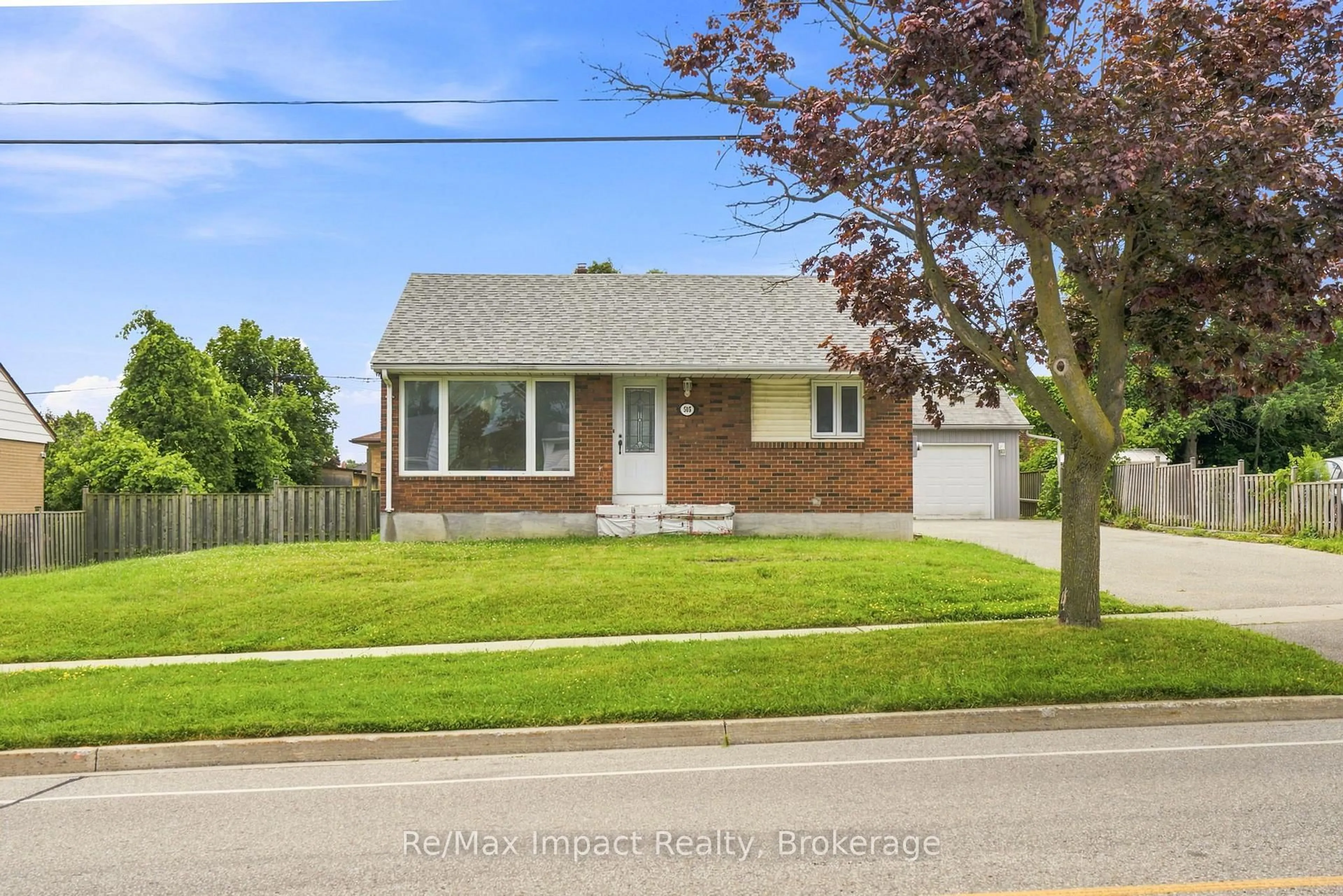 Home with vinyl exterior material, street for 505 Annapolis Ave, Oshawa Ontario L1J 2Y8