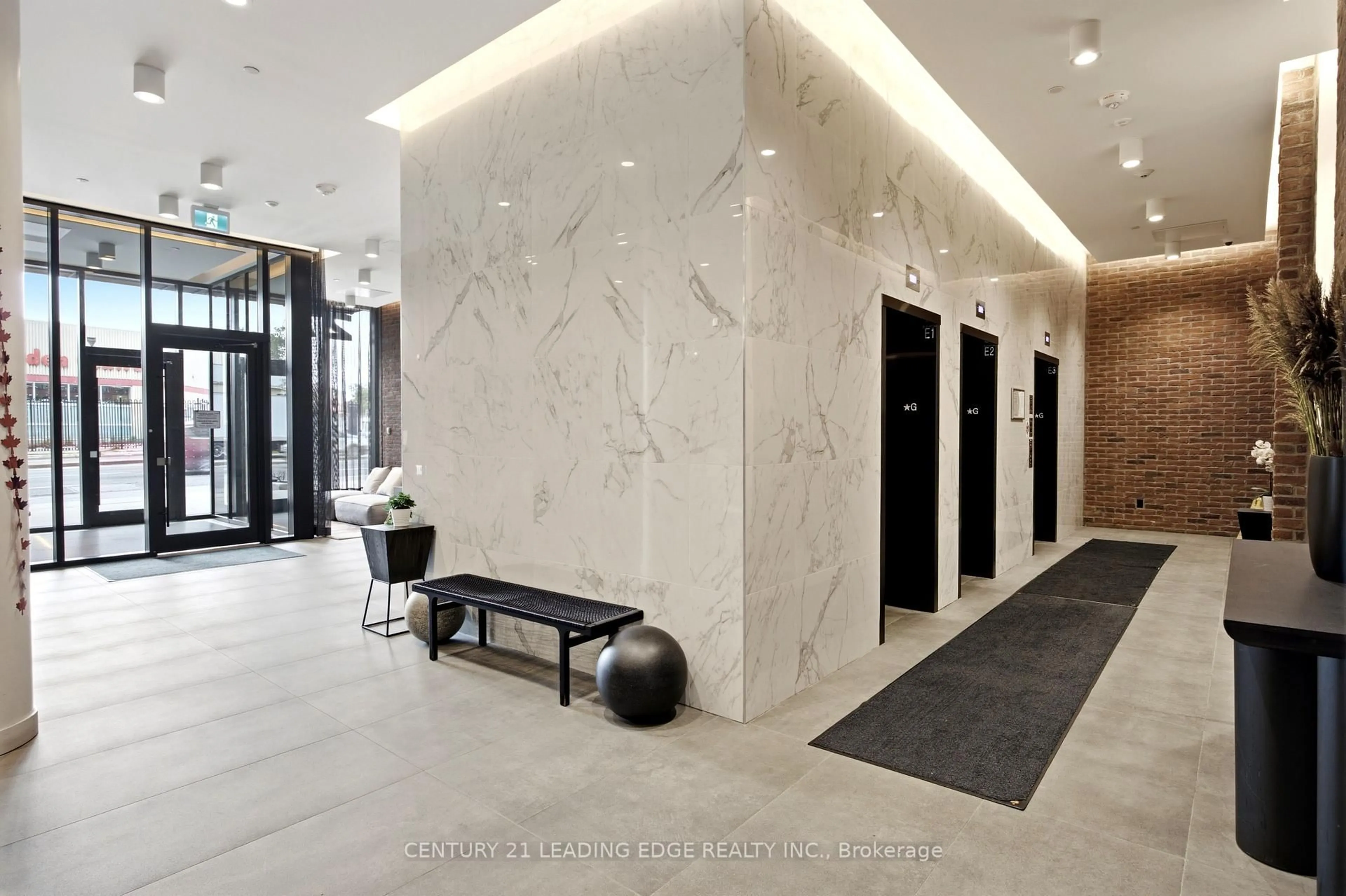 Indoor foyer for 2799 Kingston Rd #219, Toronto Ontario M1M 0E3