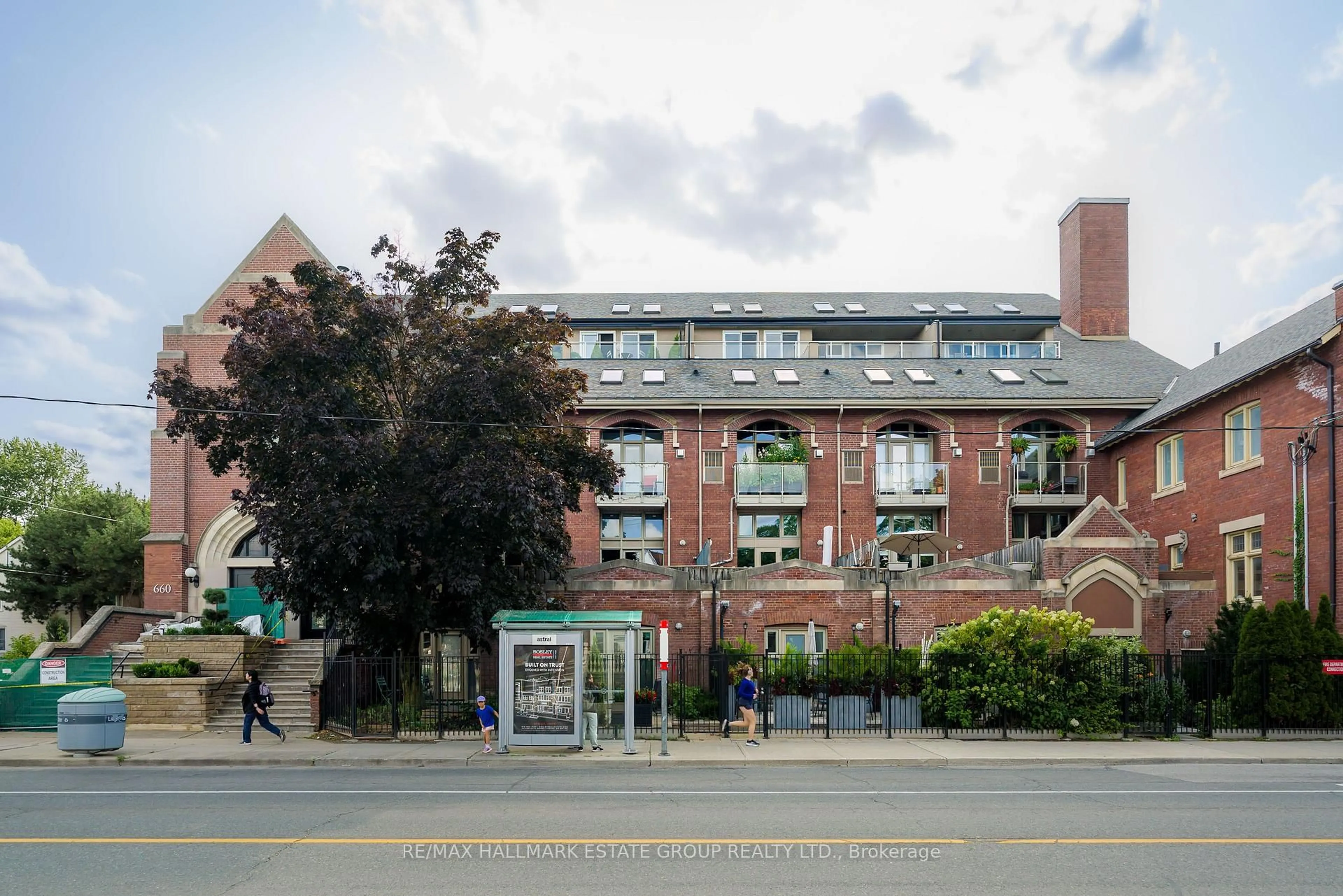 Blurry image for 660 Pape Ave #106, Toronto Ontario M4K 3S5