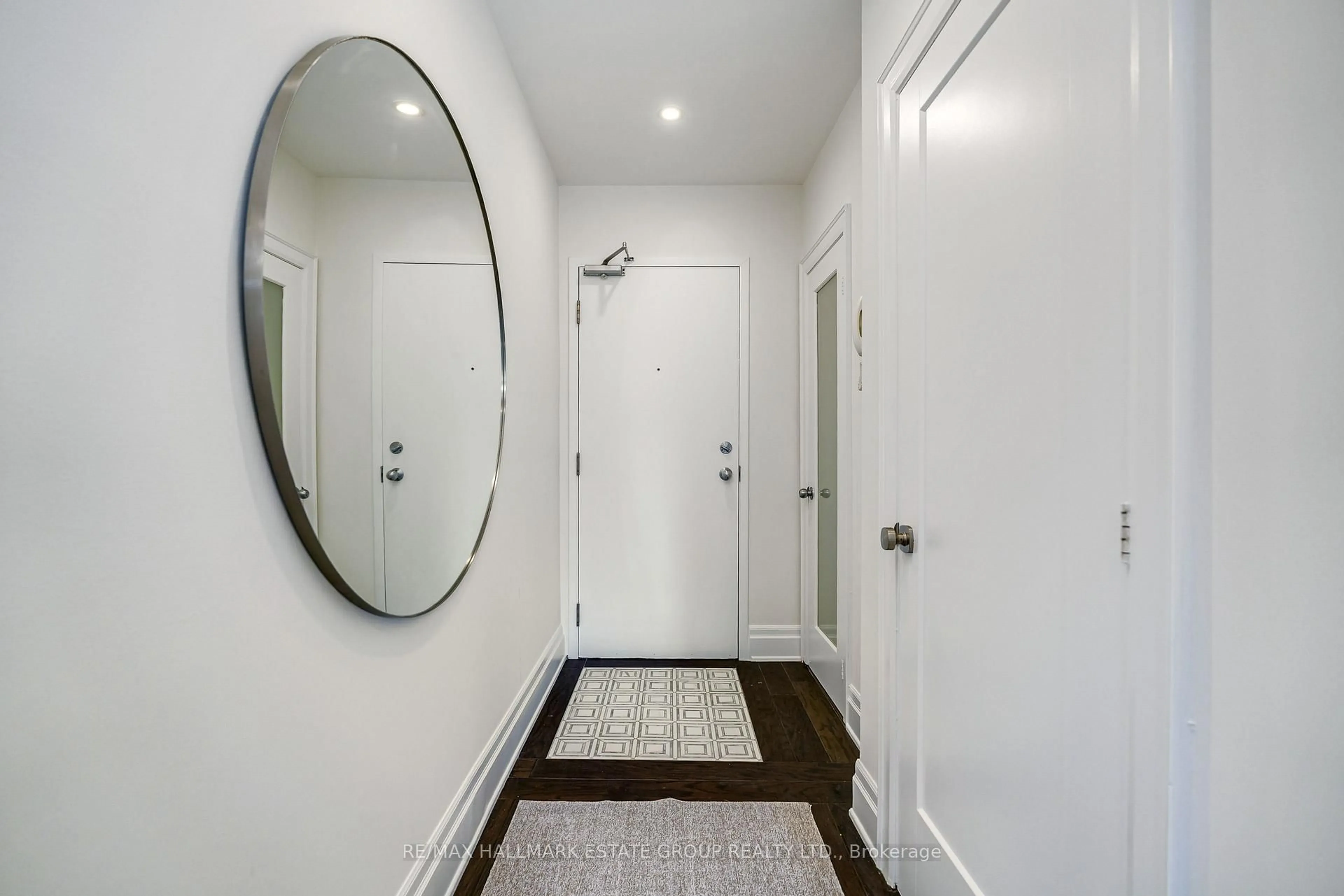 Indoor entryway for 660 Pape Ave #106, Toronto Ontario M4K 3S5