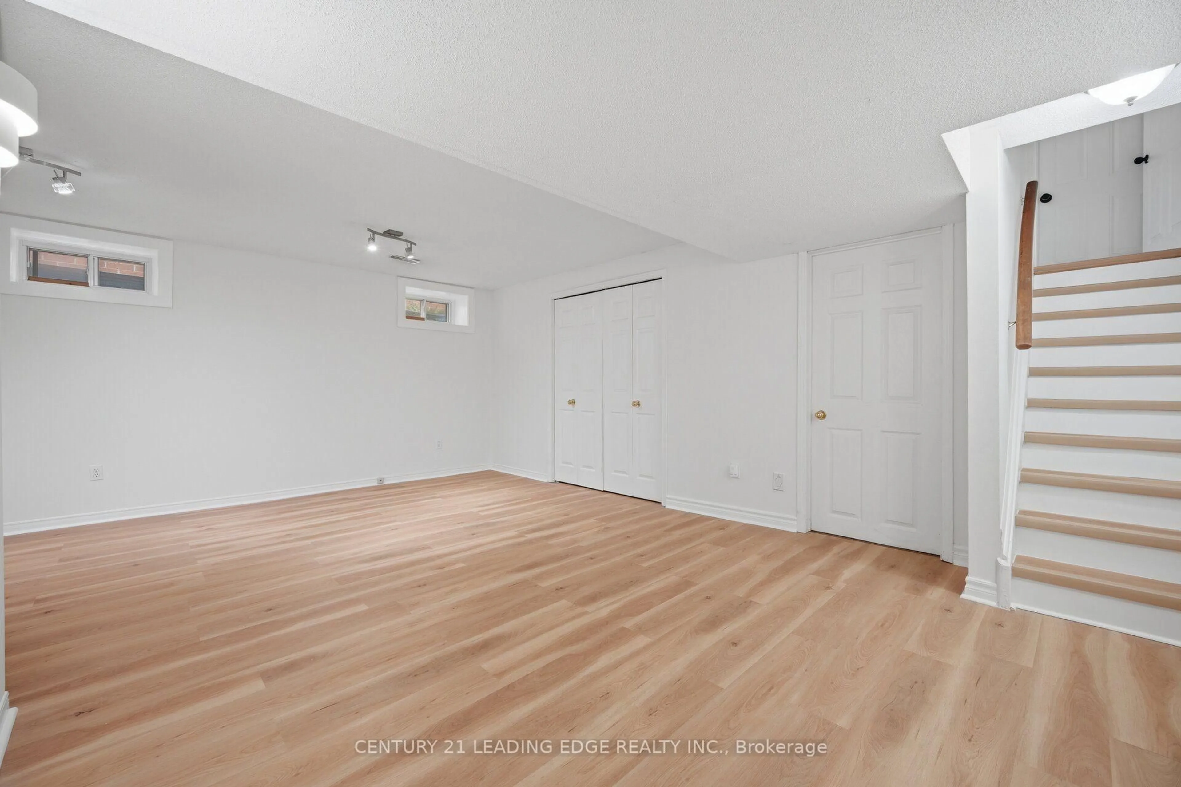 A pic of a room for 923 Redbird Cres, Pickering Ontario L1V 5K8