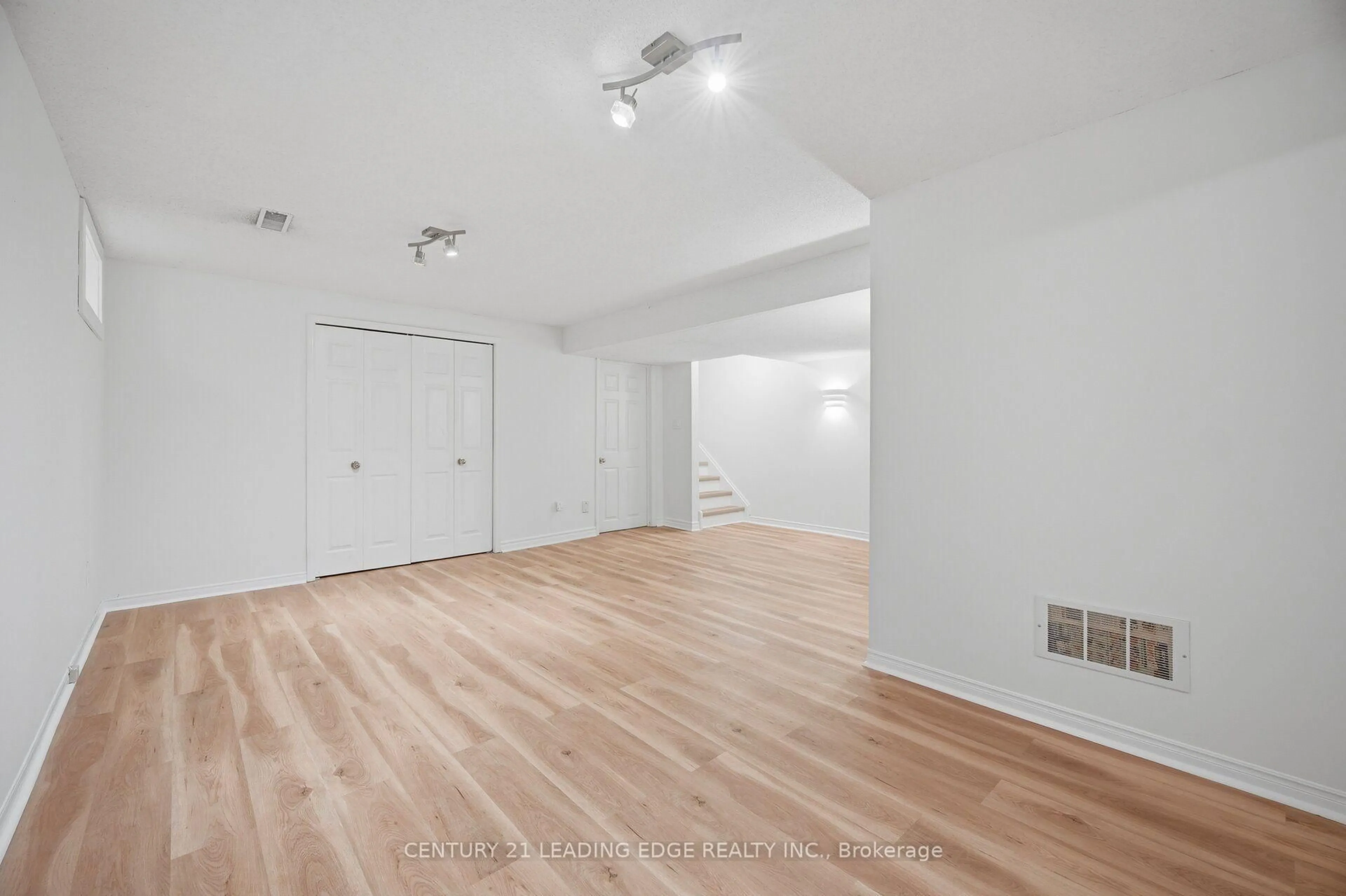 A pic of a room for 923 Redbird Cres, Pickering Ontario L1V 5K8