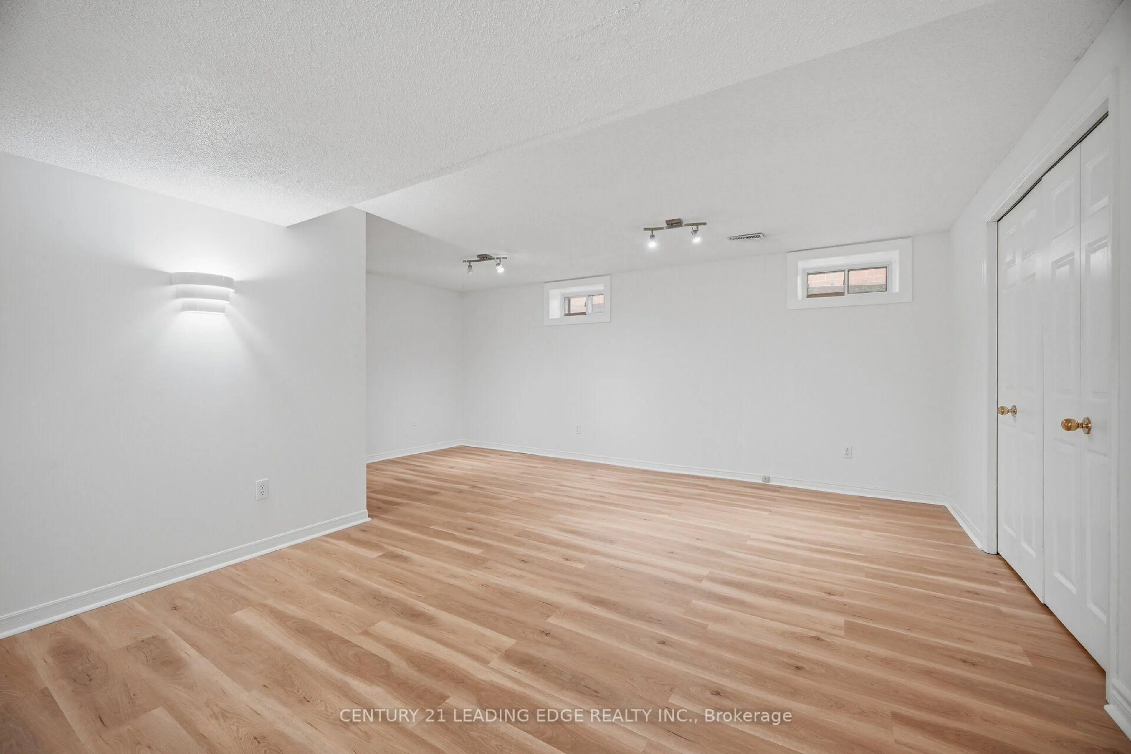 A pic of a room for 923 Redbird Cres, Pickering Ontario L1V 5K8