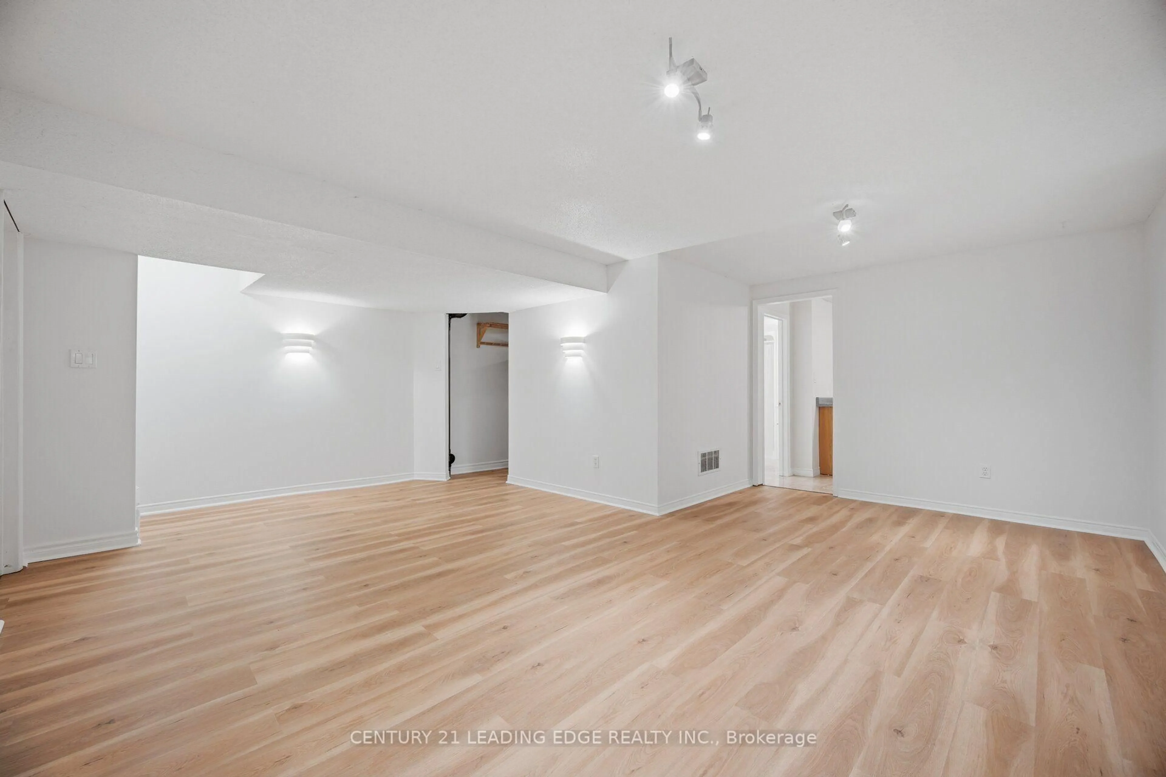 A pic of a room for 923 Redbird Cres, Pickering Ontario L1V 5K8