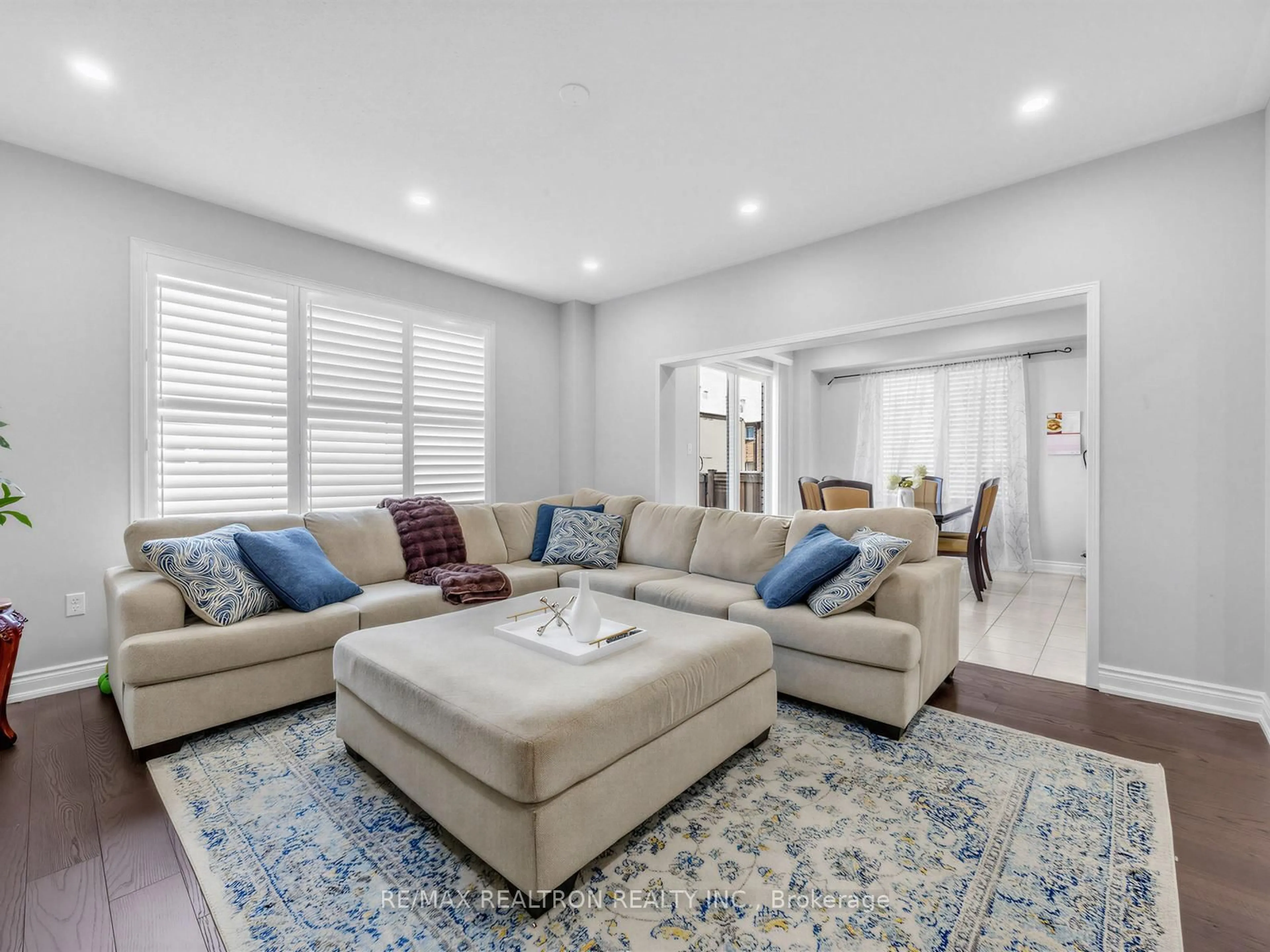 Living room with furniture, unknown for 2571 Kentucky Derby Way, Oshawa Ontario L1L 0K2