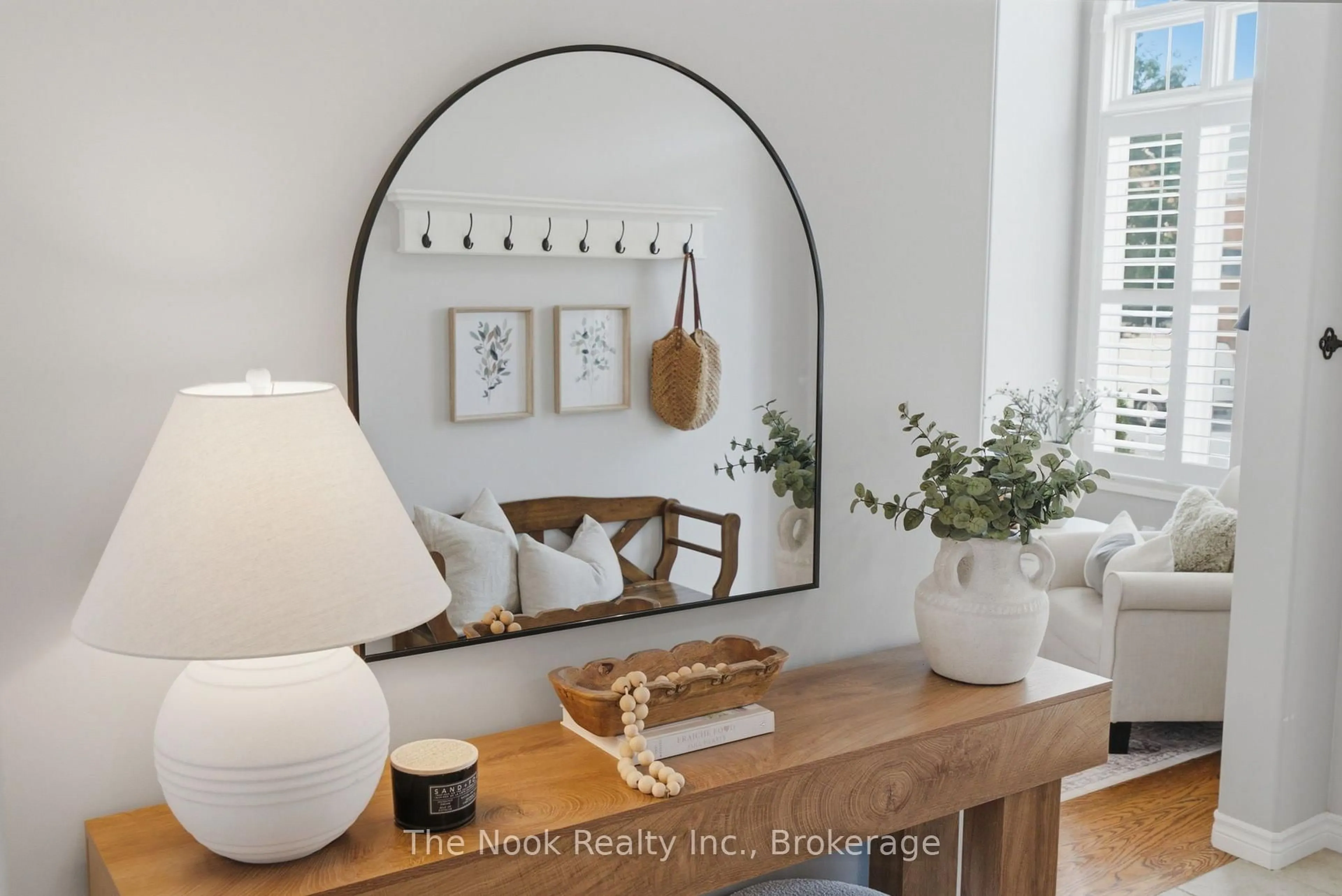 Indoor entryway for 366 Travail Ave, Oshawa Ontario L1L 0C5