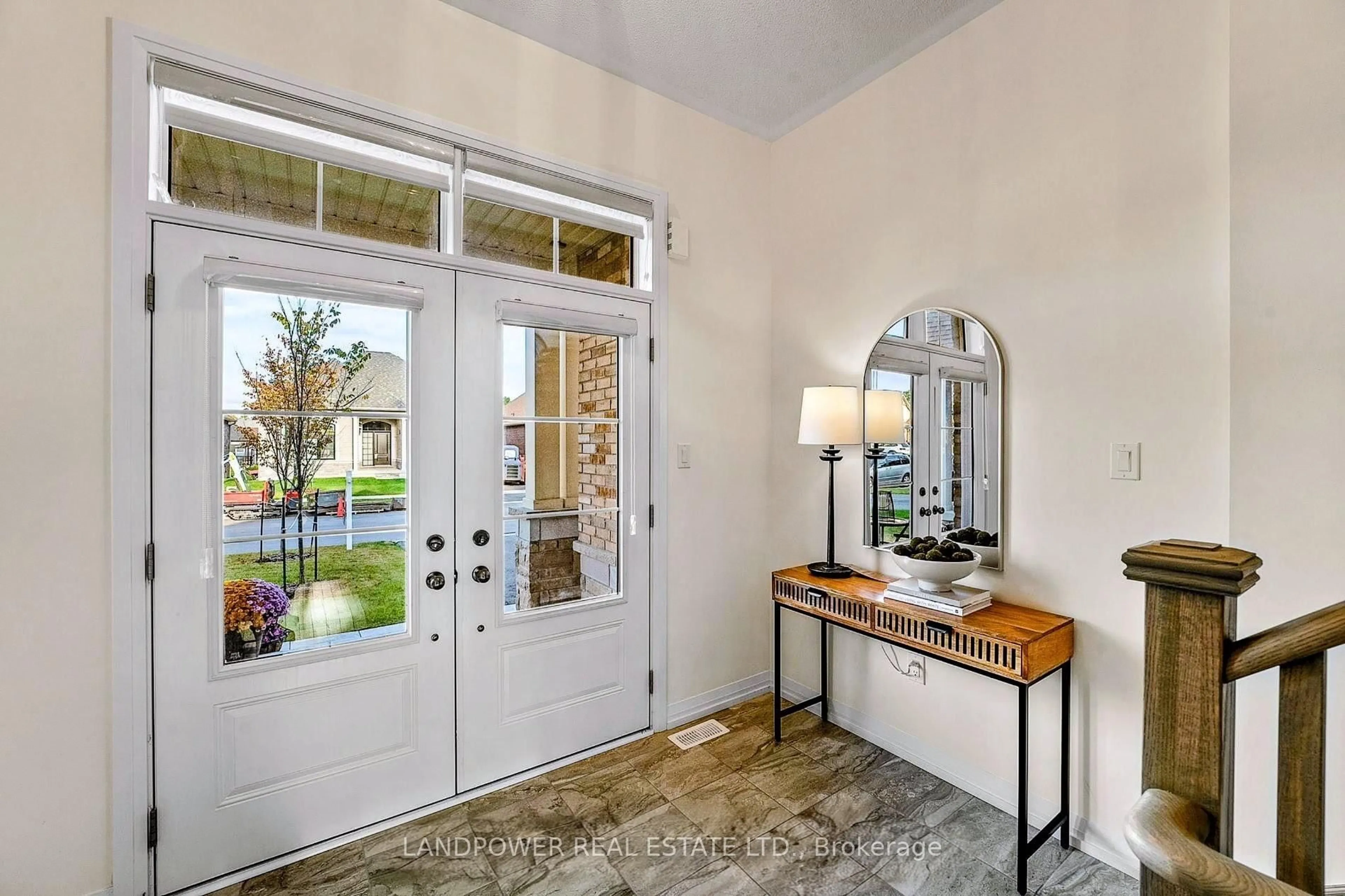 Indoor entryway for 78 Holtby Crt, Scugog Ontario L9L 0B4