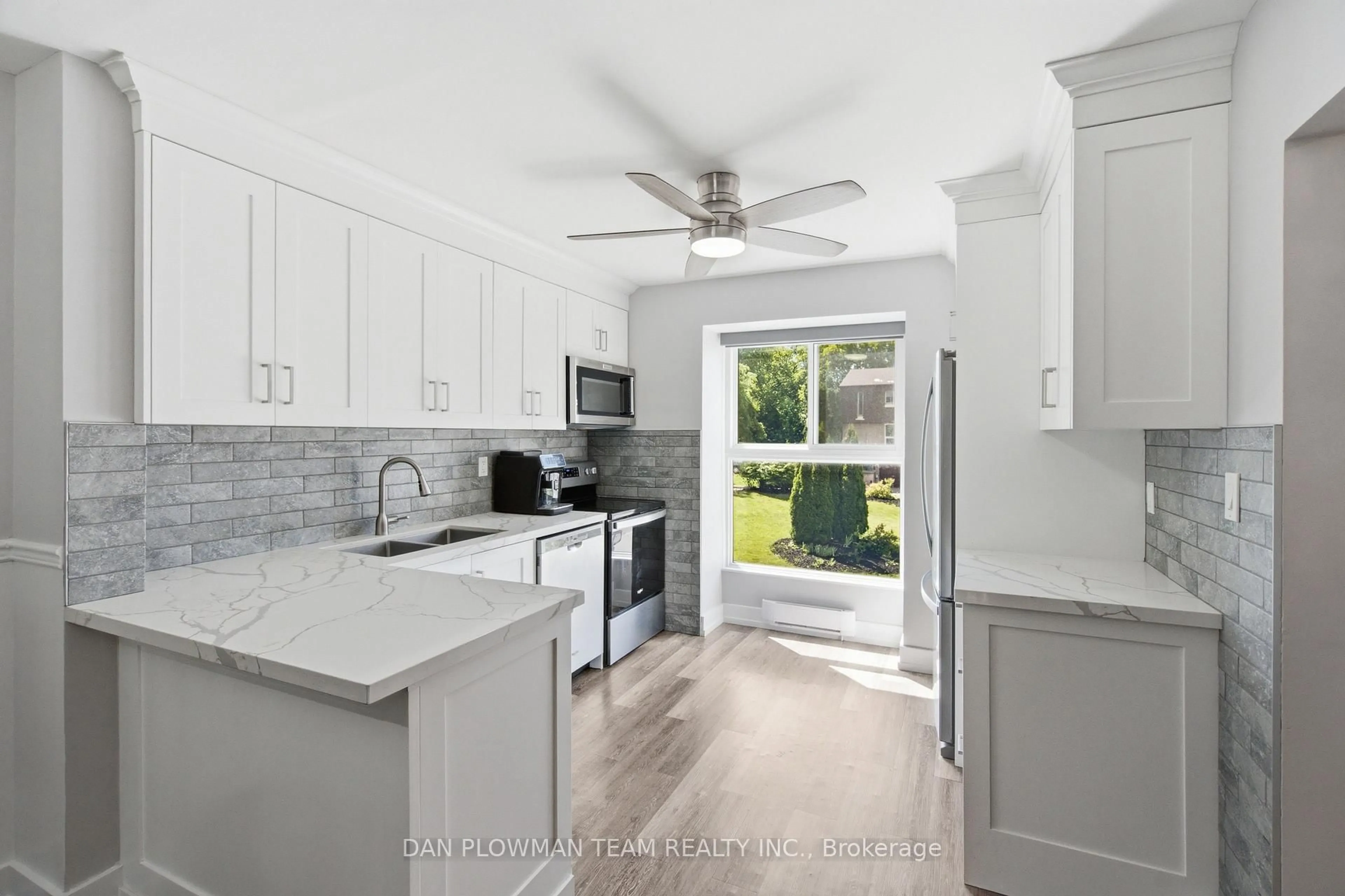 Open concept kitchen, ceramic/tile floor for 350 Camelot Crt #45, Oshawa Ontario L1G 6P7