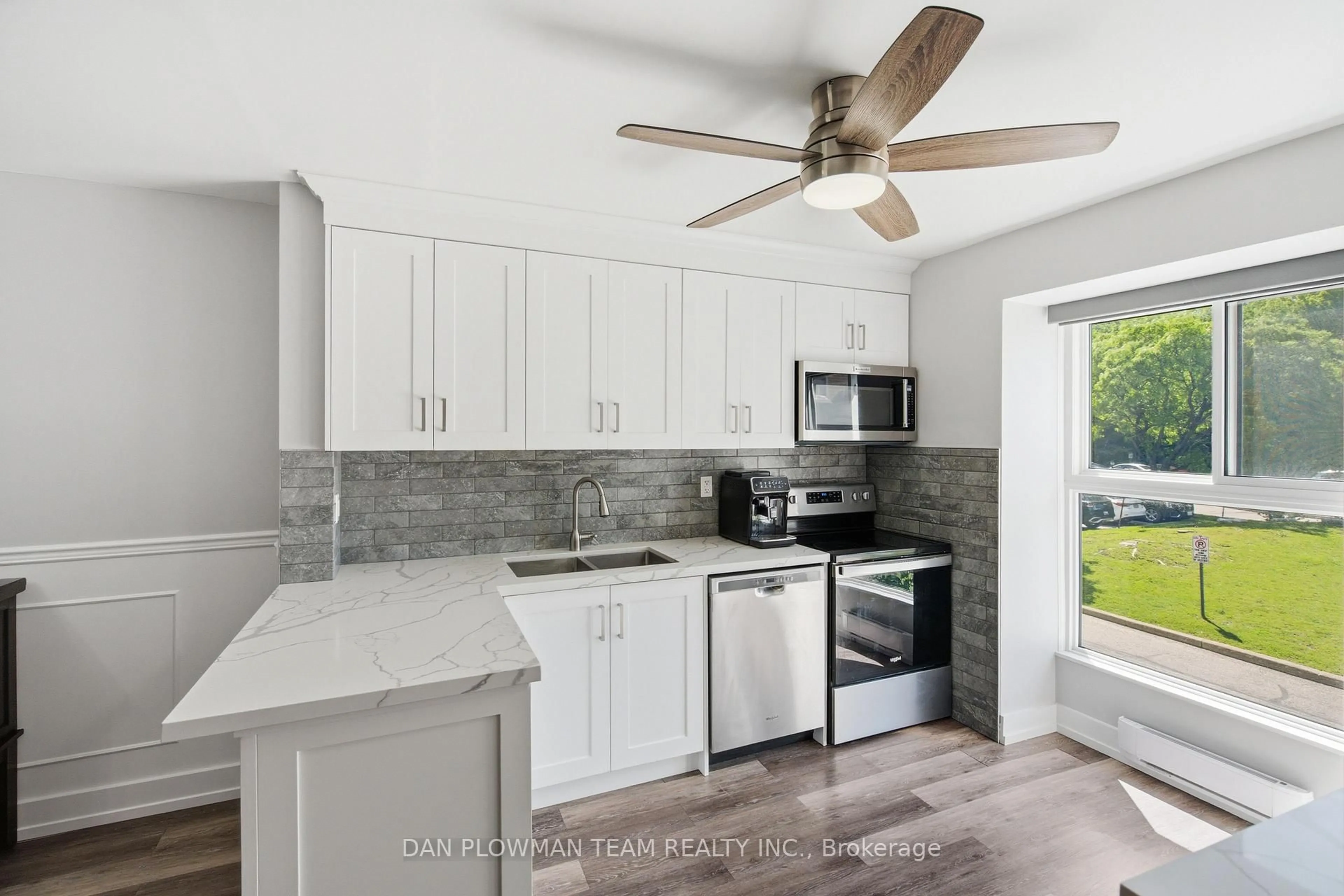 Open concept kitchen, ceramic/tile floor for 350 Camelot Crt #45, Oshawa Ontario L1G 6P7