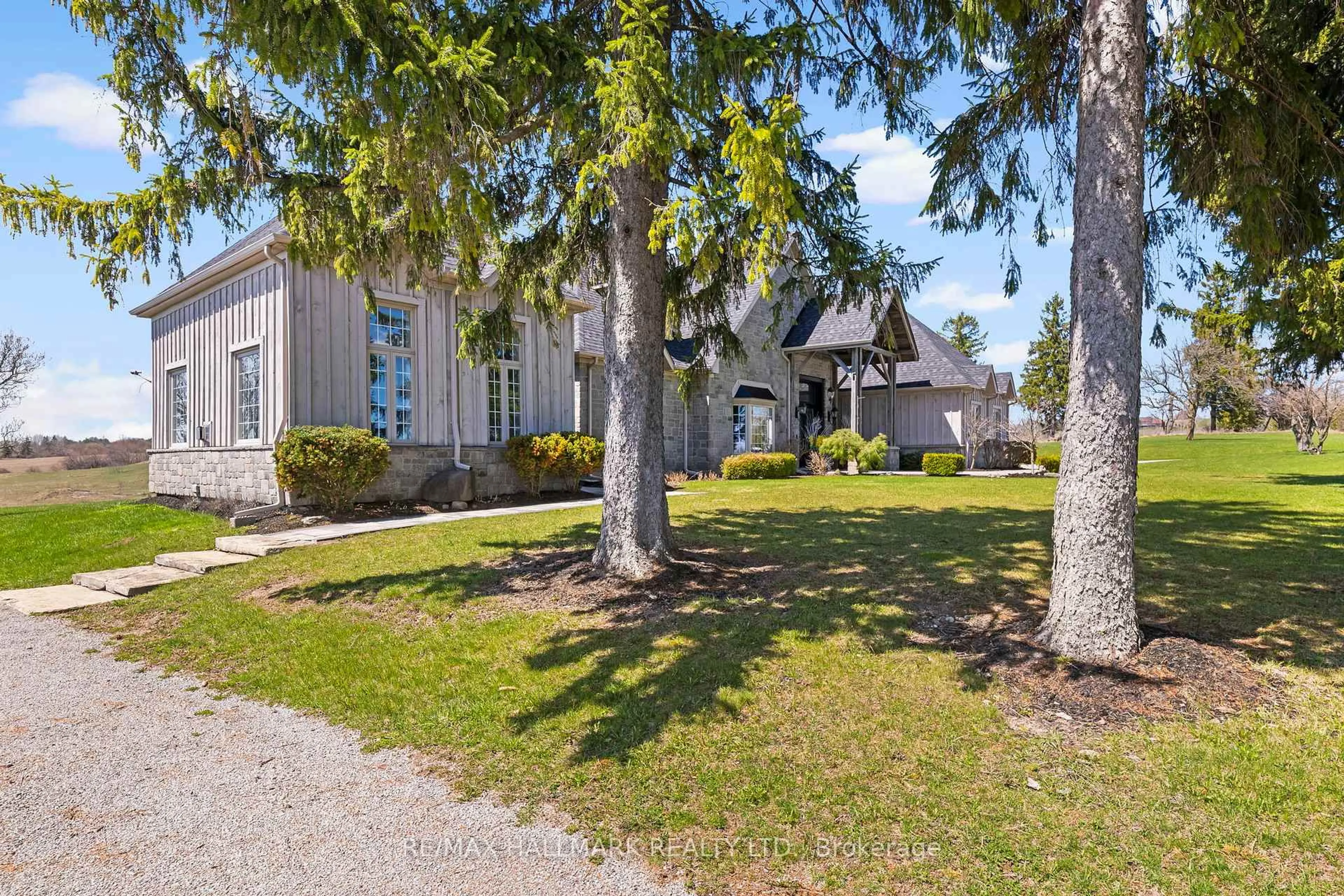 A pic from outside/outdoor area/front of a property/back of a property/a pic from drone, street for 5038 Thornton Rd, Oshawa Ontario L1H 7K4