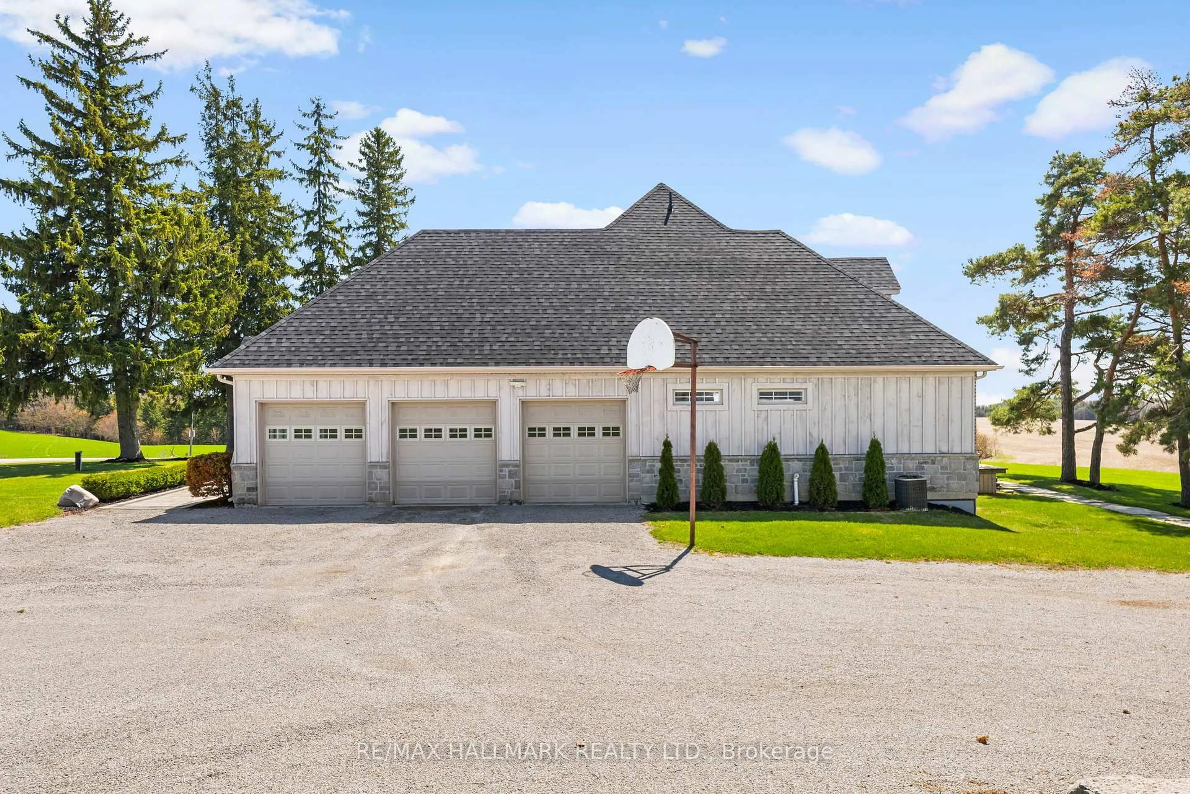 Indoor garage for 5038 Thornton Rd, Oshawa Ontario L1H 7K4