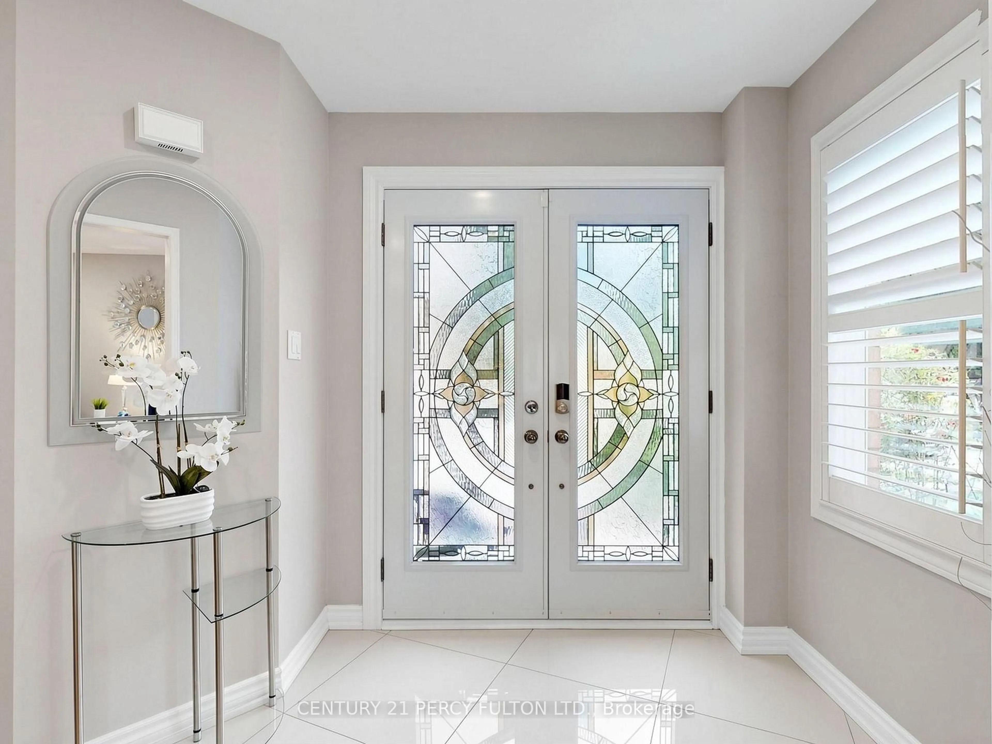 Indoor entryway for 2052 Blue Ridge Cres, Pickering Ontario L1X 2N5