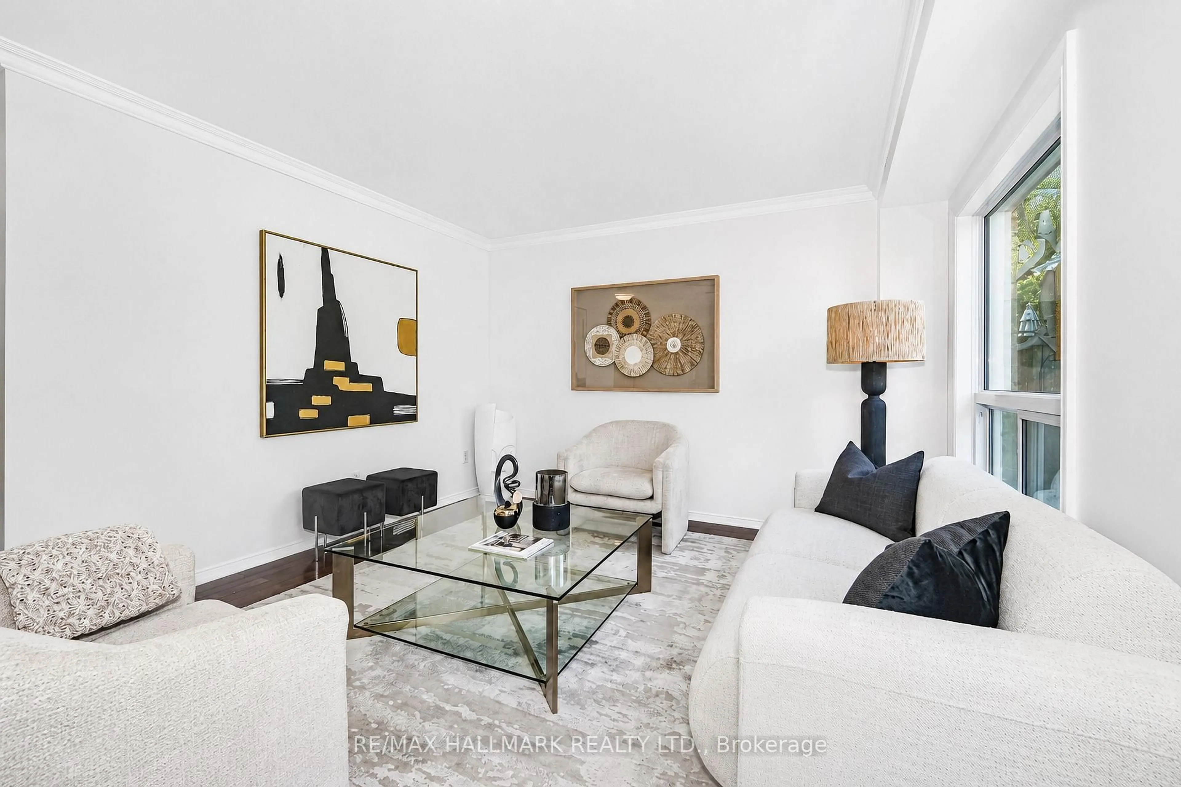 Living room with furniture, unknown for 2350 Clearside Crt, Pickering Ontario L1X 2V1
