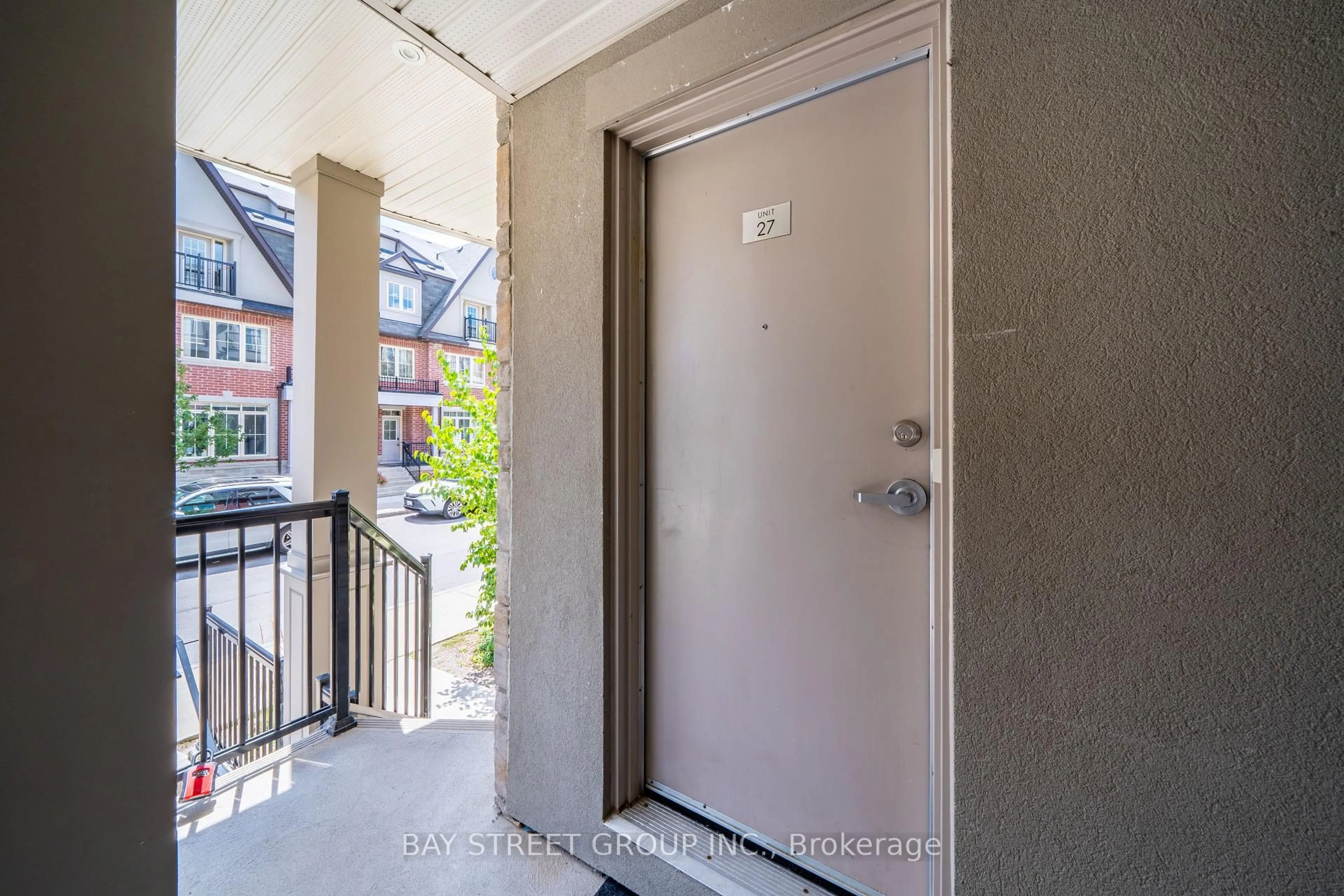 Indoor entryway for 15 Eaton Park Lane #27, Toronto Ontario M1W 0A5