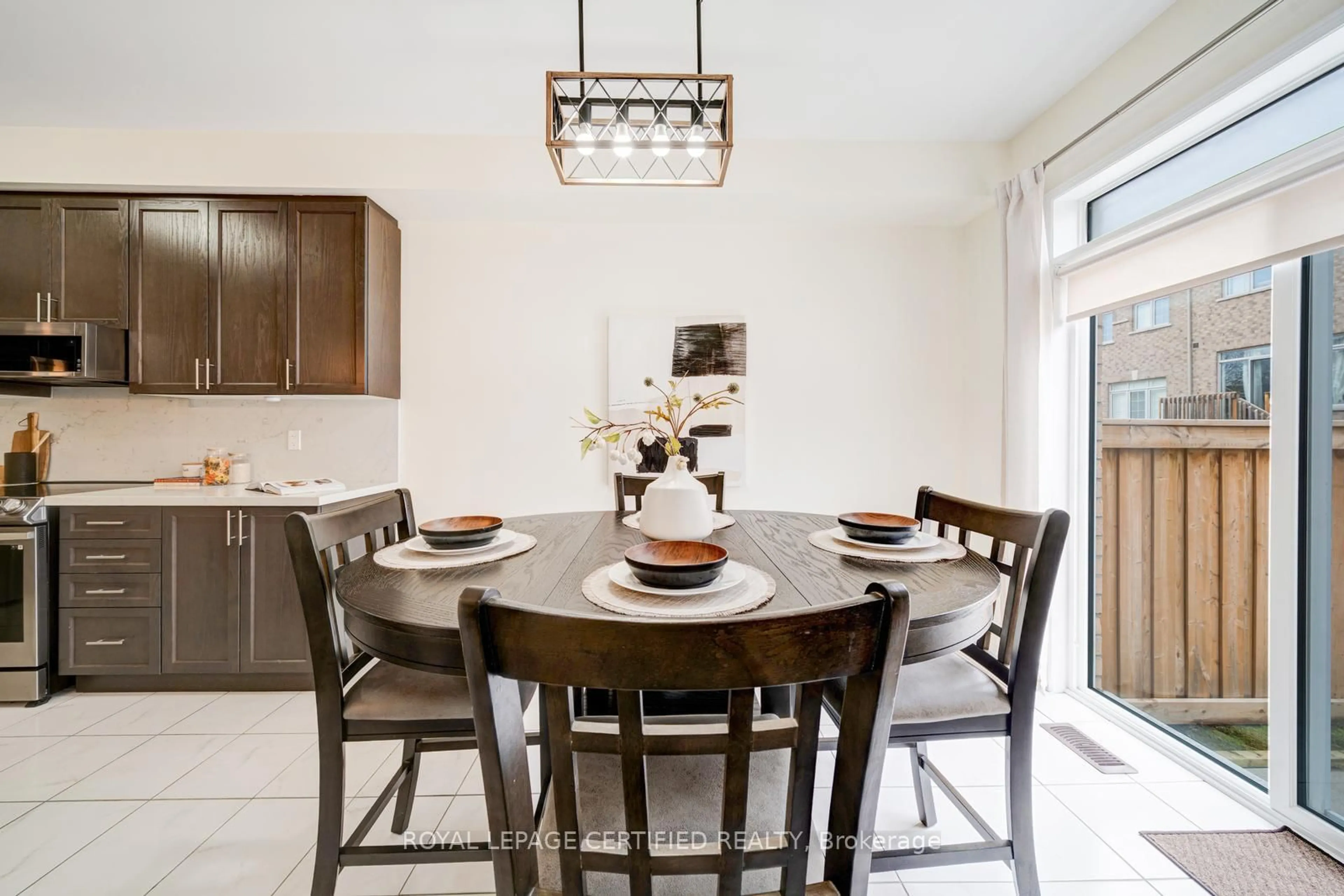 Dining room, ceramic/tile floor for 71 Rimrock Cres, Whitby Ontario L1N 0E5