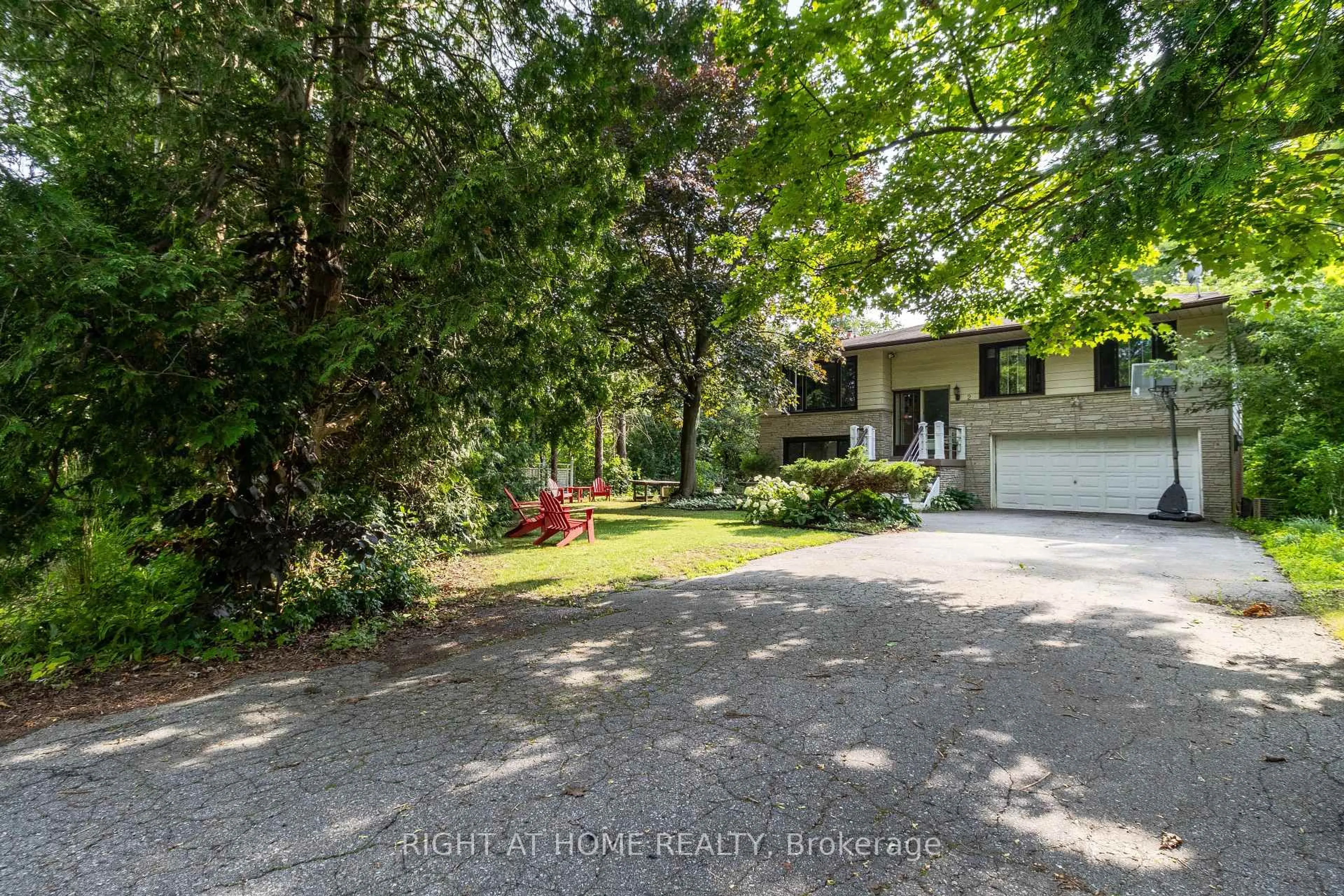 A pic from outside/outdoor area/front of a property/back of a property/a pic from drone, street for 2 Cedarview Dr, Toronto Ontario M1C 2K6