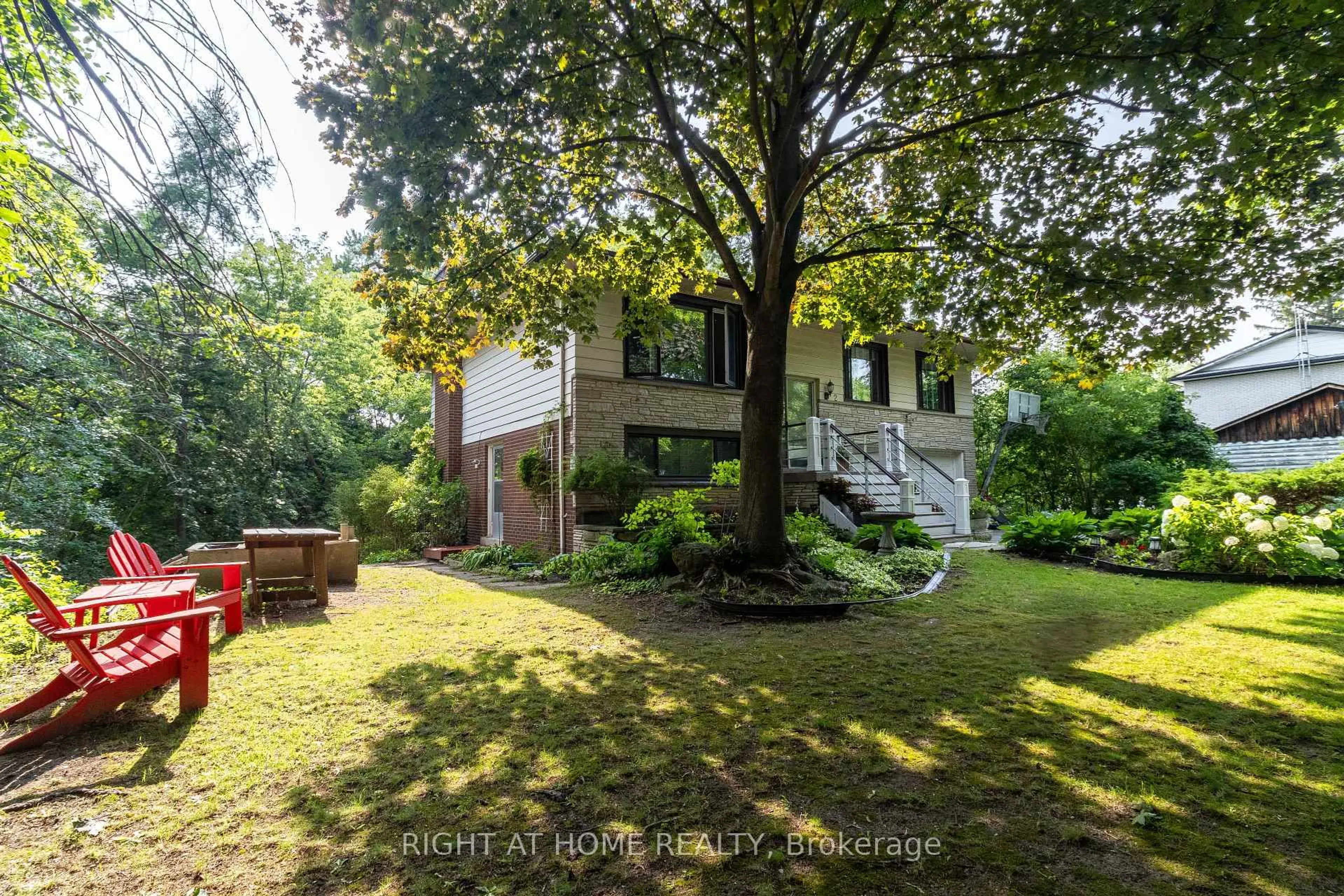 A pic from outside/outdoor area/front of a property/back of a property/a pic from drone, unknown for 2 Cedarview Dr, Toronto Ontario M1C 2K6