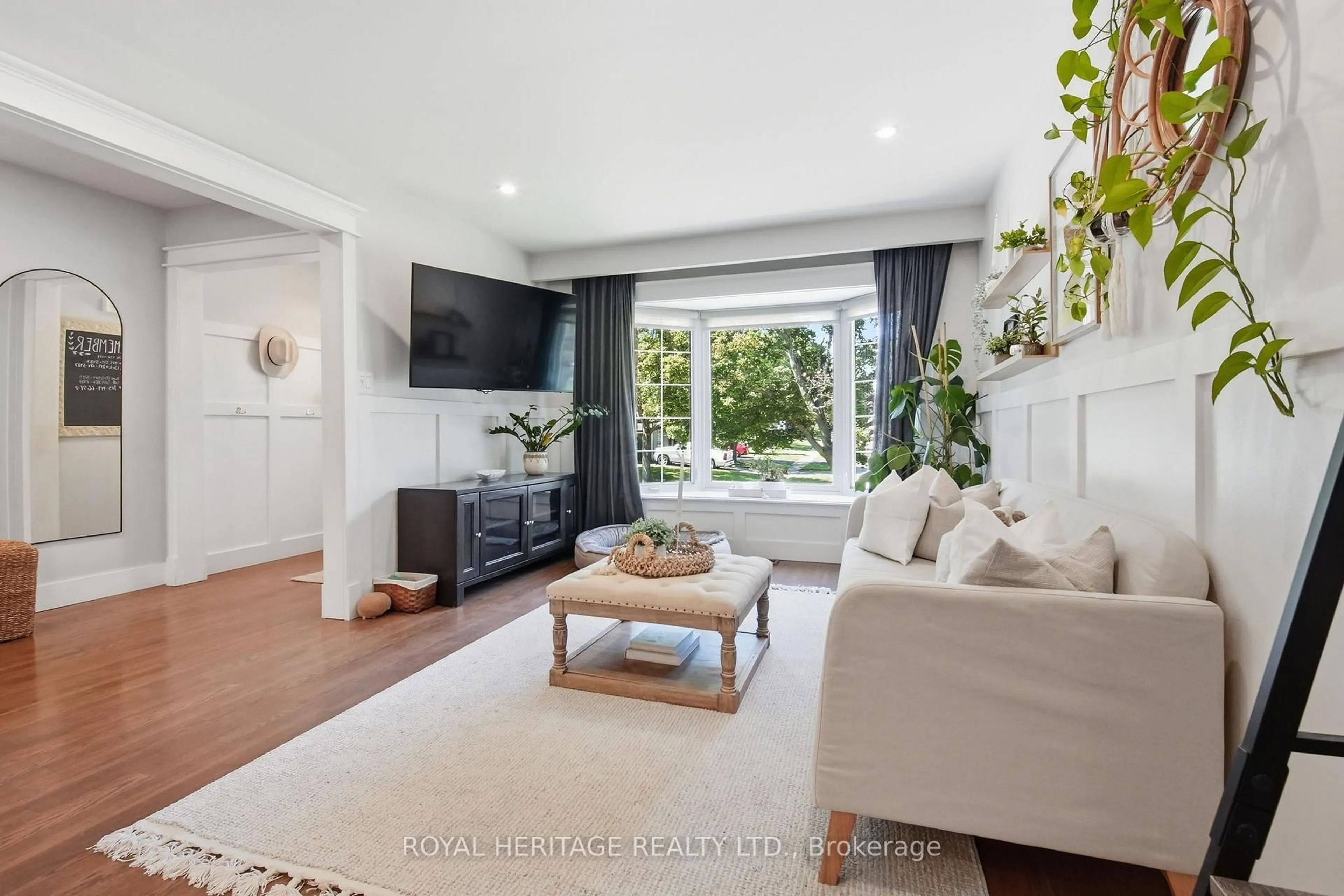 Living room with furniture, unknown for 321 Salerno St, Oshawa Ontario L1J 6W1