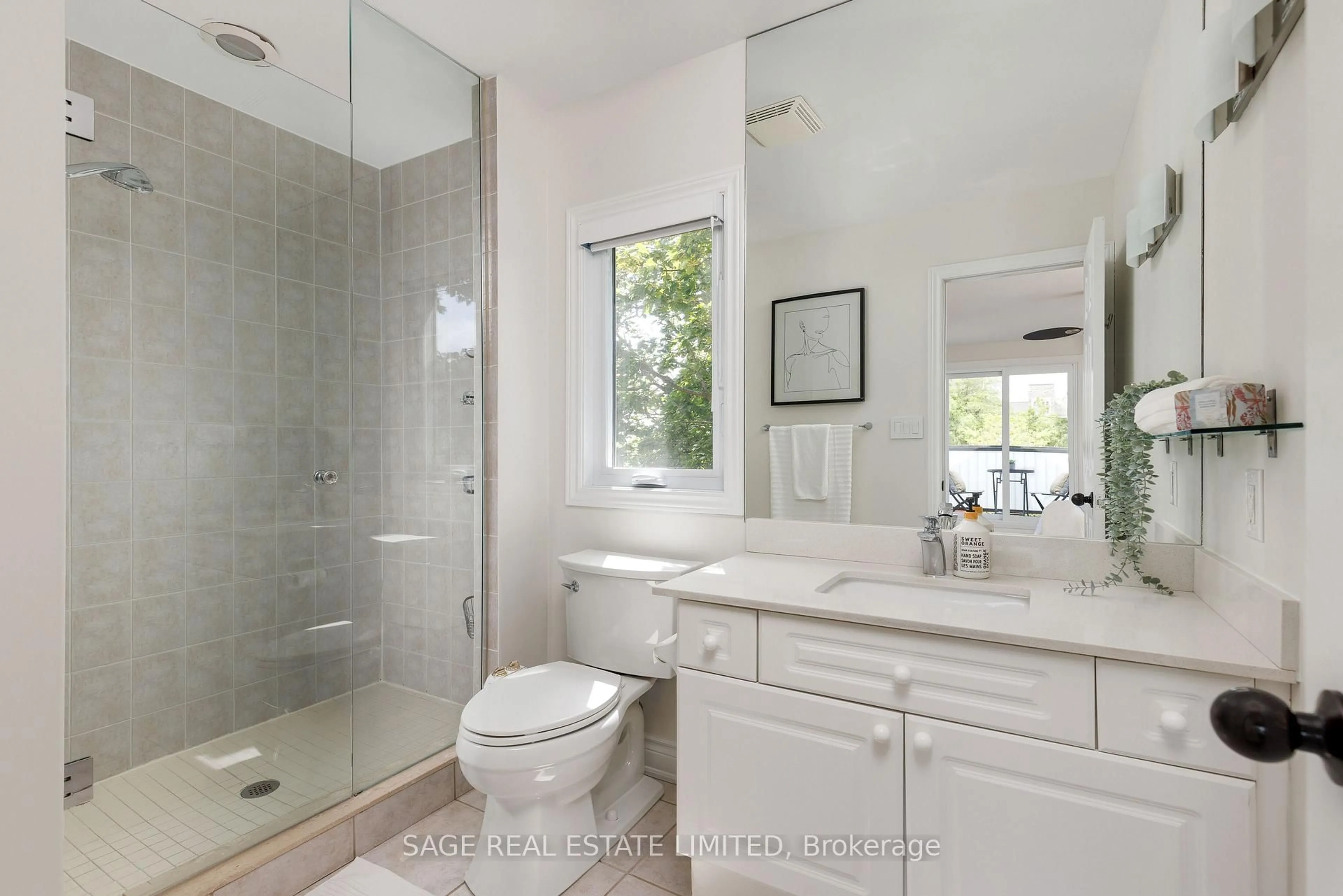 Contemporary bathroom, ceramic/tile floor for 722E Kingston Rd, Toronto Ontario M4E 1R7
