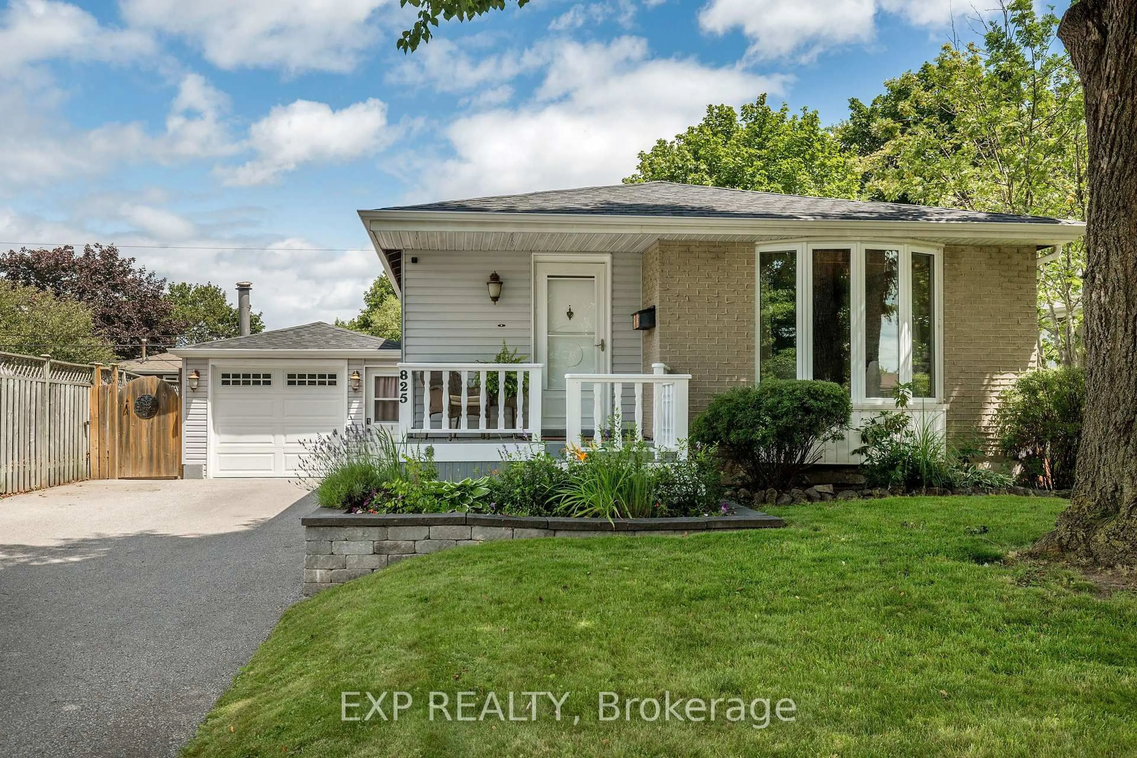 Home with vinyl exterior material, street for 825 Bem Ave, Pickering Ontario L1W 1X2