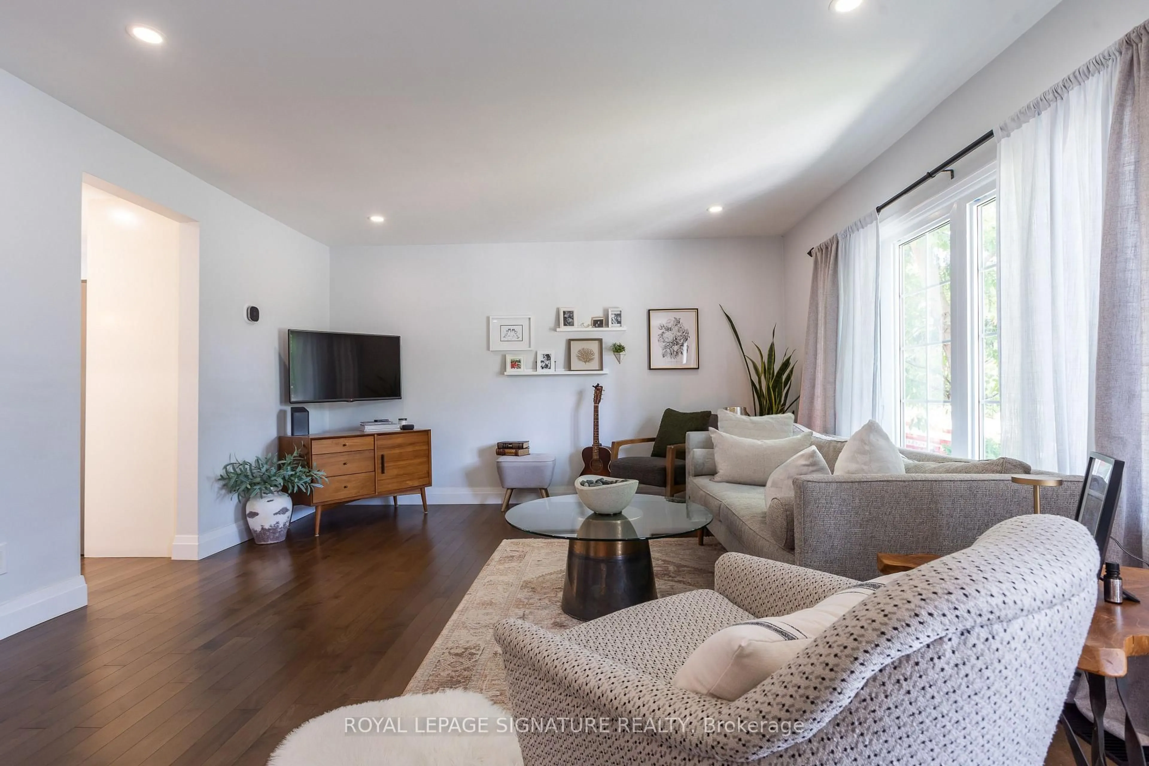 Living room with furniture, unknown for 514 Ash St, Whitby Ontario L1N 4B6