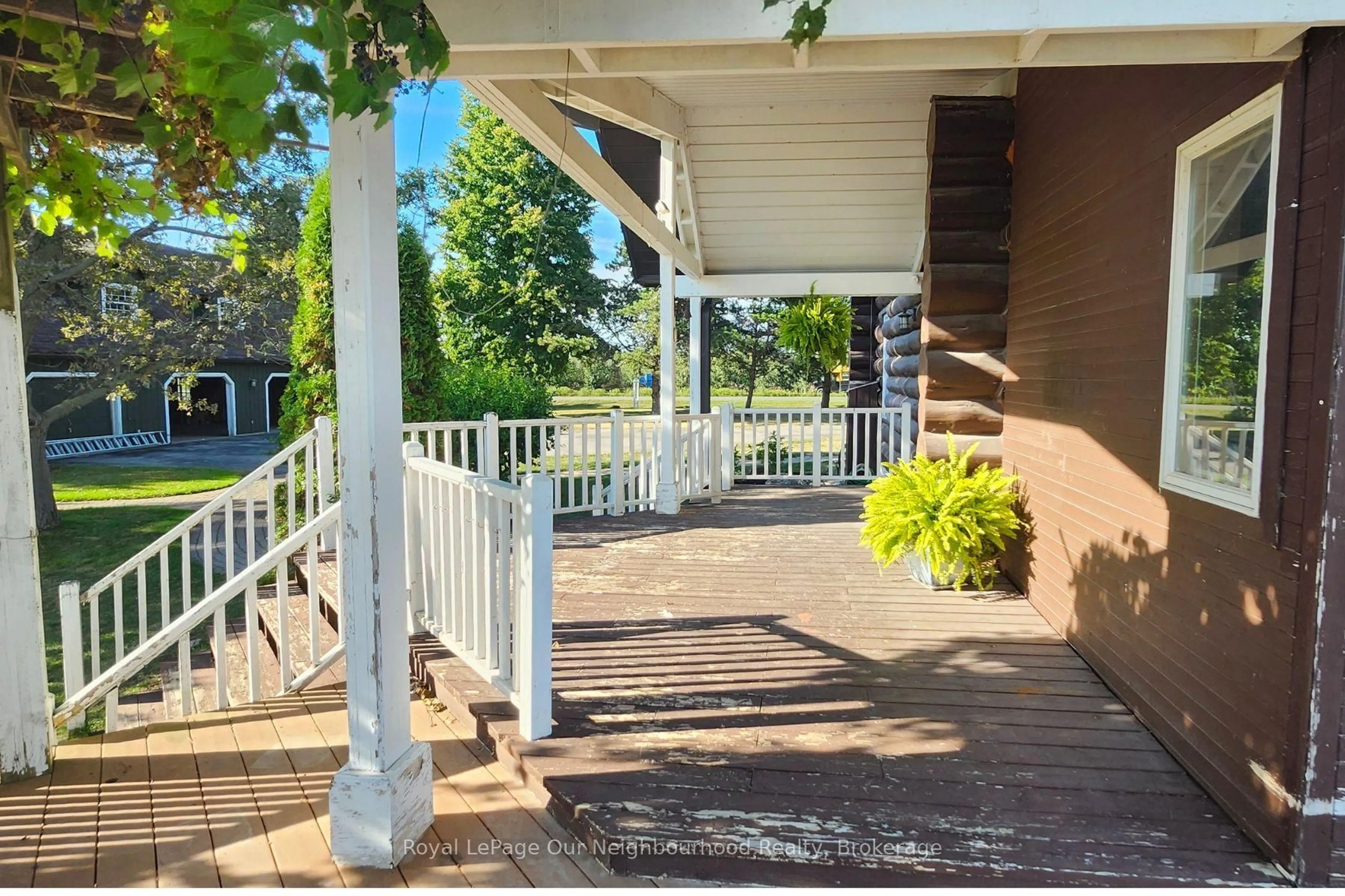 Patio, street for 3741 Lakeshore Rd, Clarington Ontario L1B 1L9