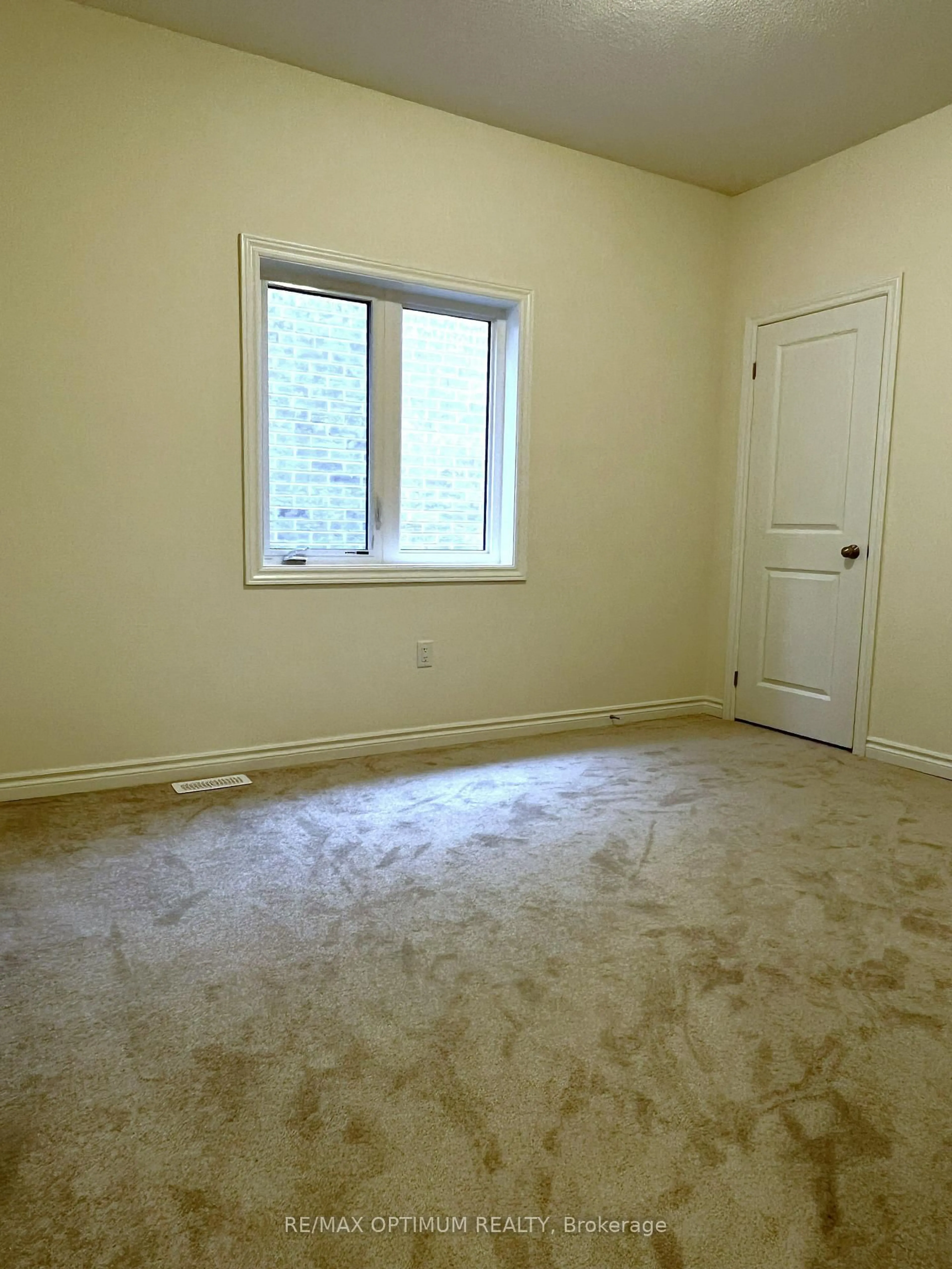 A pic of a room for 3 Armilia Pl, Whitby Ontario L1P 0N9