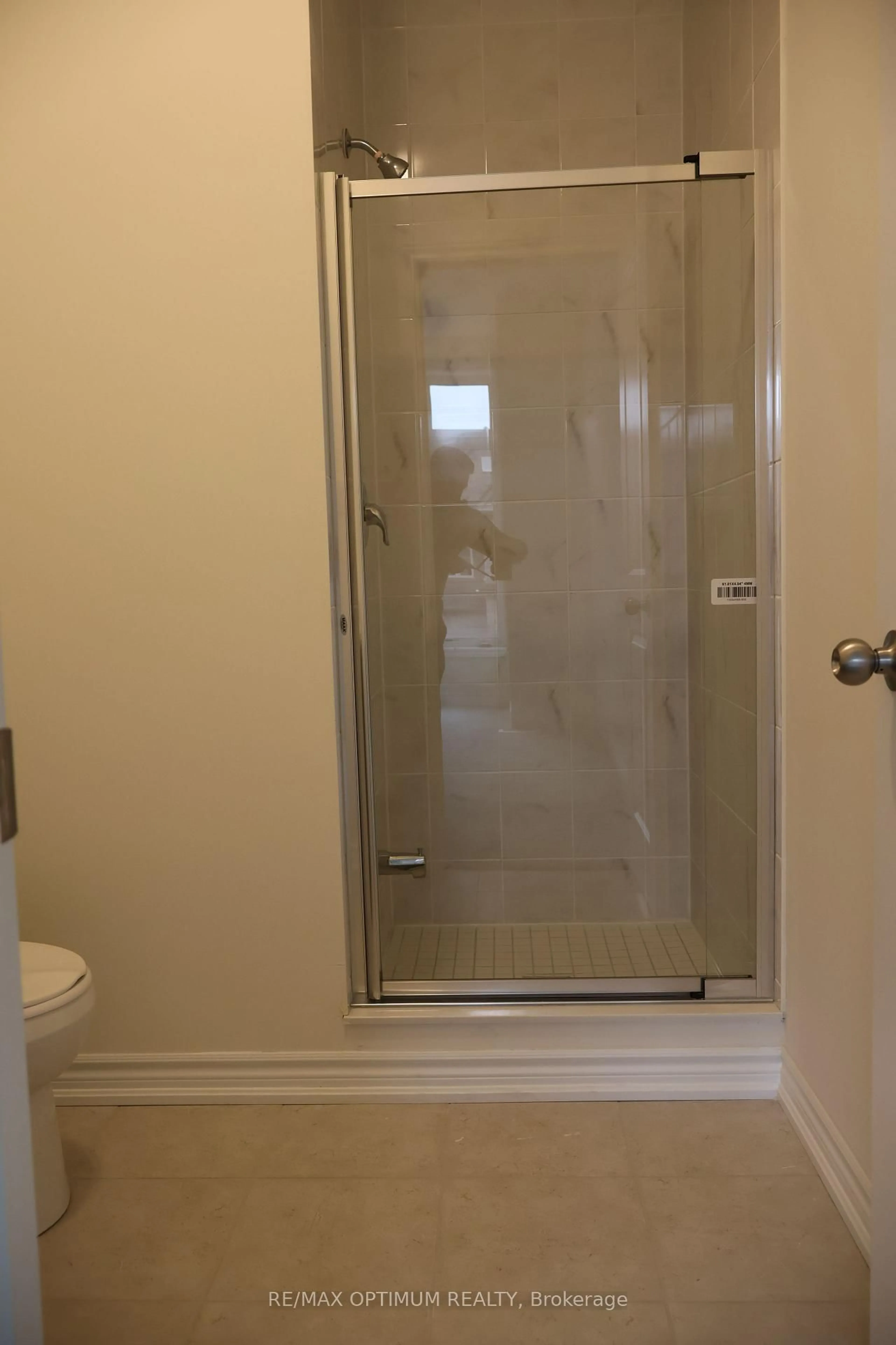 A pic of a room for 3 Armilia Pl, Whitby Ontario L1P 0N9