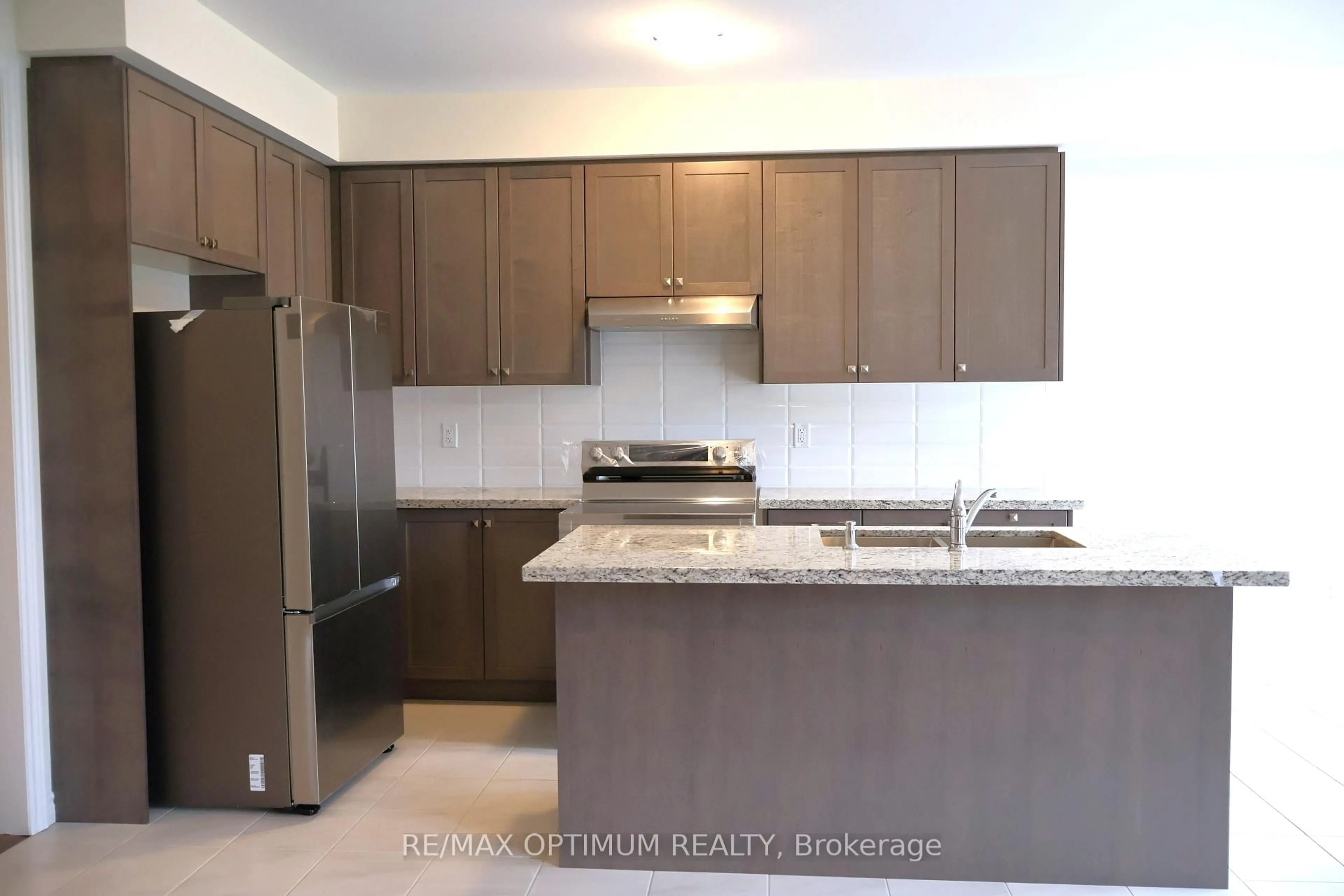 Standard kitchen, unknown for 3 Armilia Pl, Whitby Ontario L1P 0N9