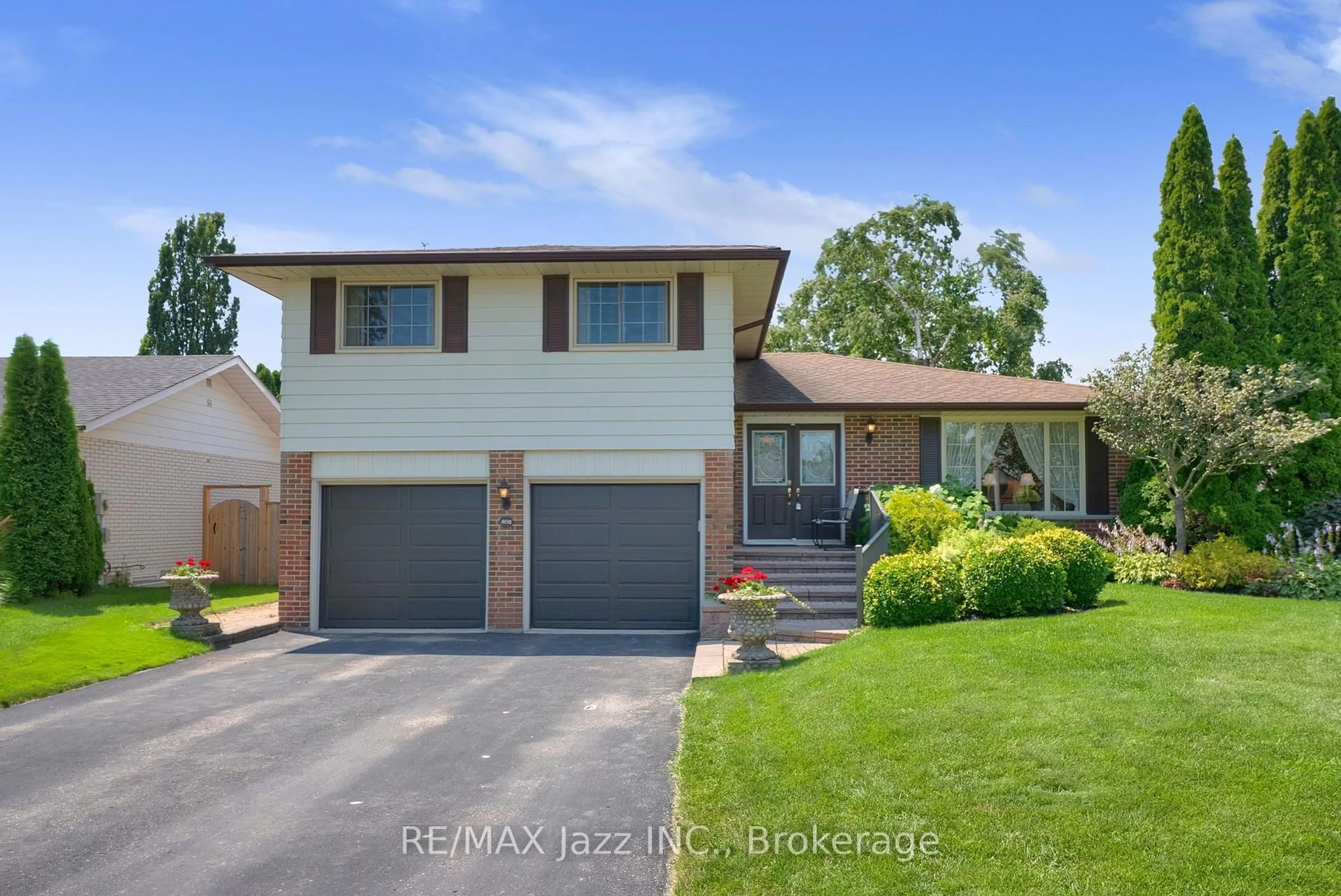 Home with brick exterior material, street for 802 Ferndale St, Oshawa Ontario L1J 5L7