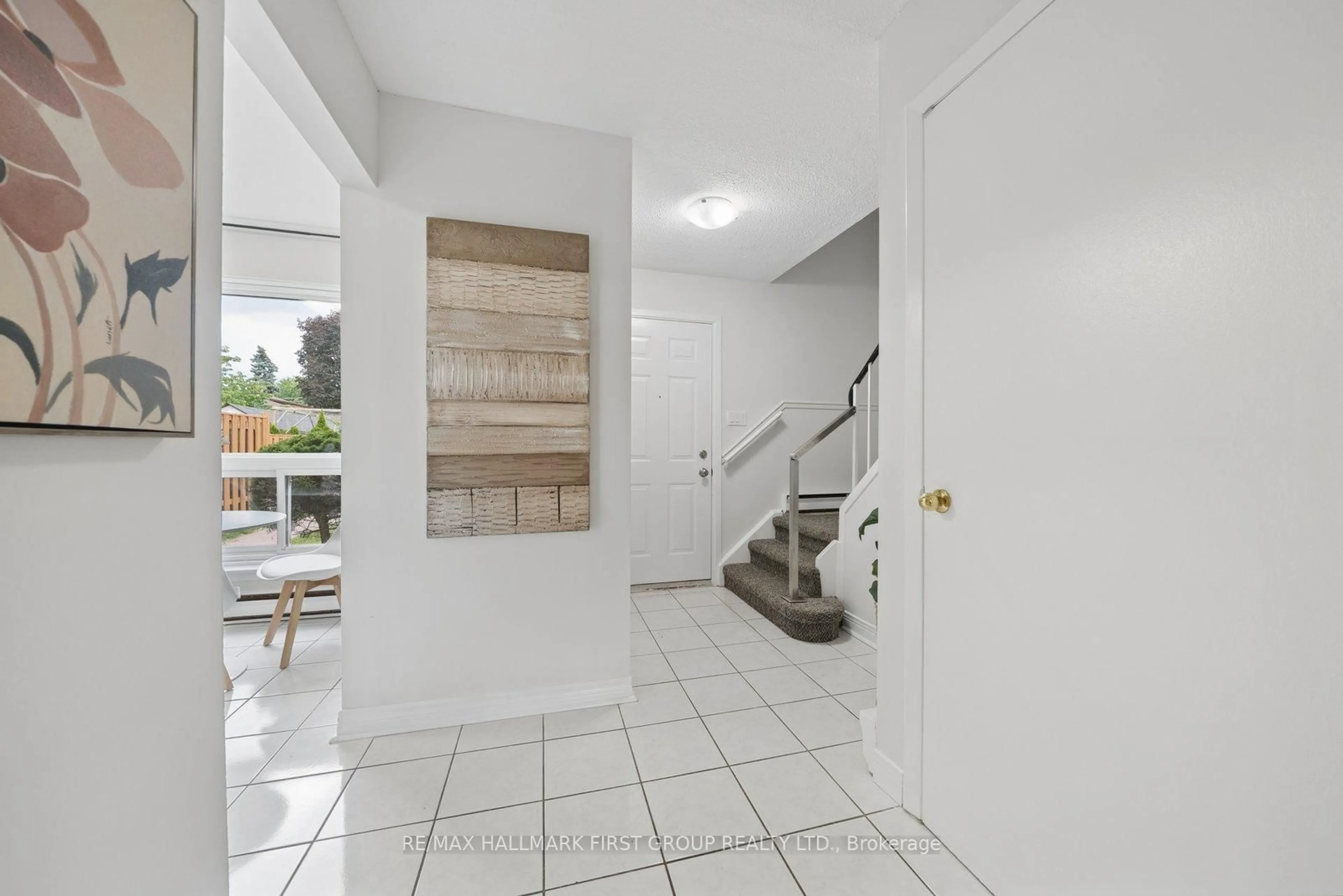 Indoor foyer for 70 Cass Ave #190, Toronto Ontario M1T 3P9