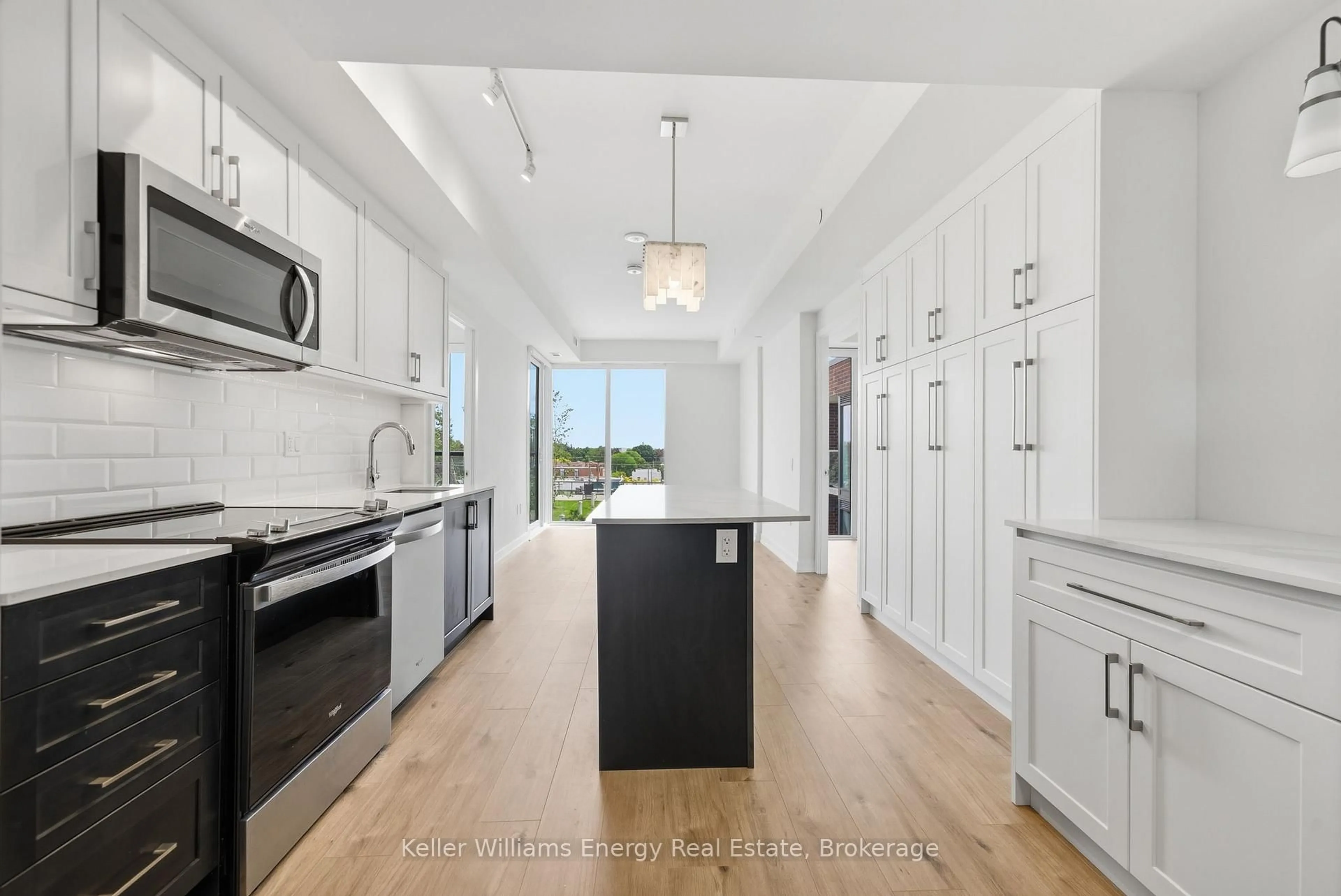 Open concept kitchen, ceramic/tile floor for 201 Brock St #417, Whitby Ontario L1N 0P8