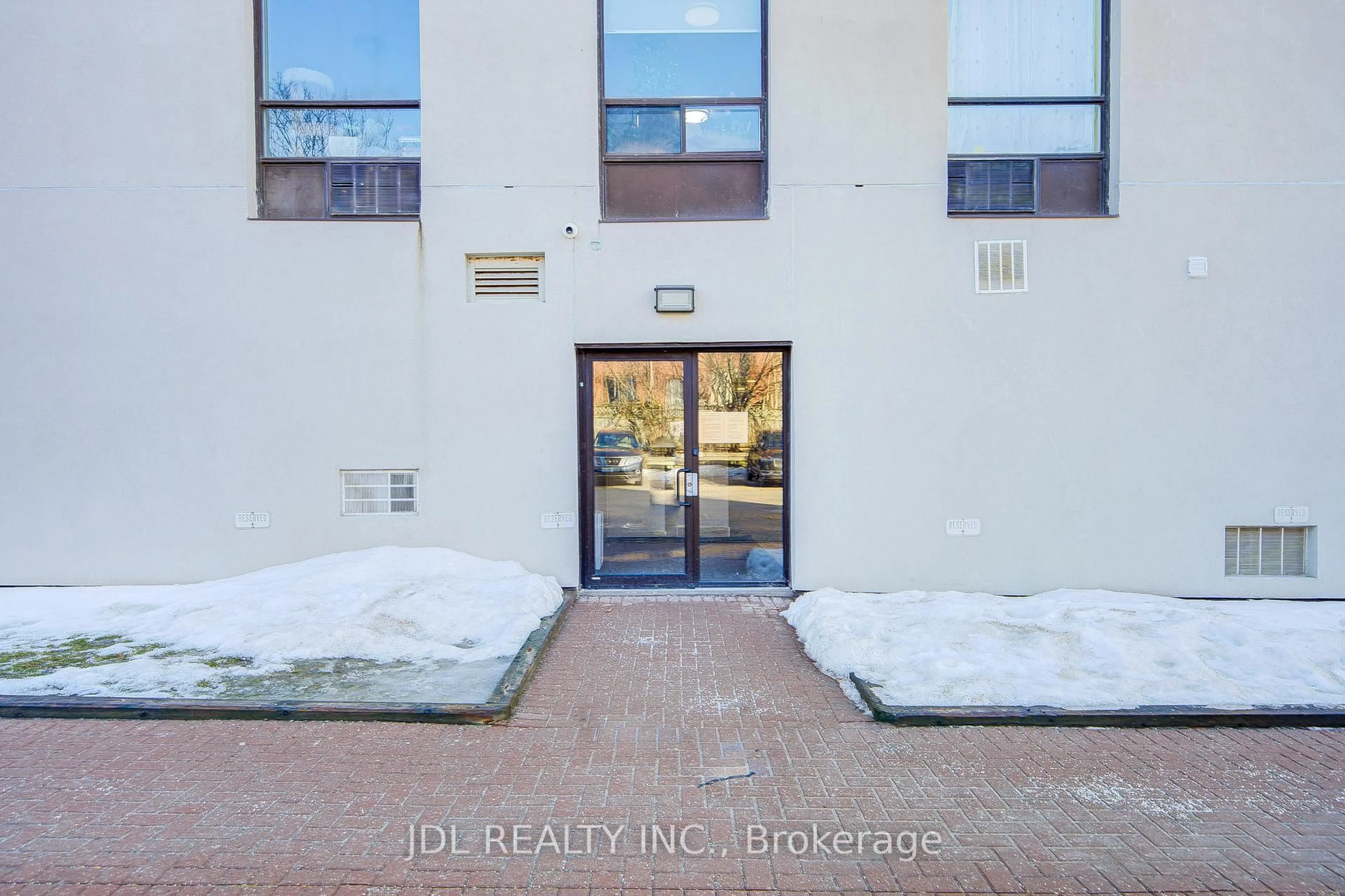Indoor entryway for 1 Reidmount Ave #1106, Toronto Ontario M1S 4V3