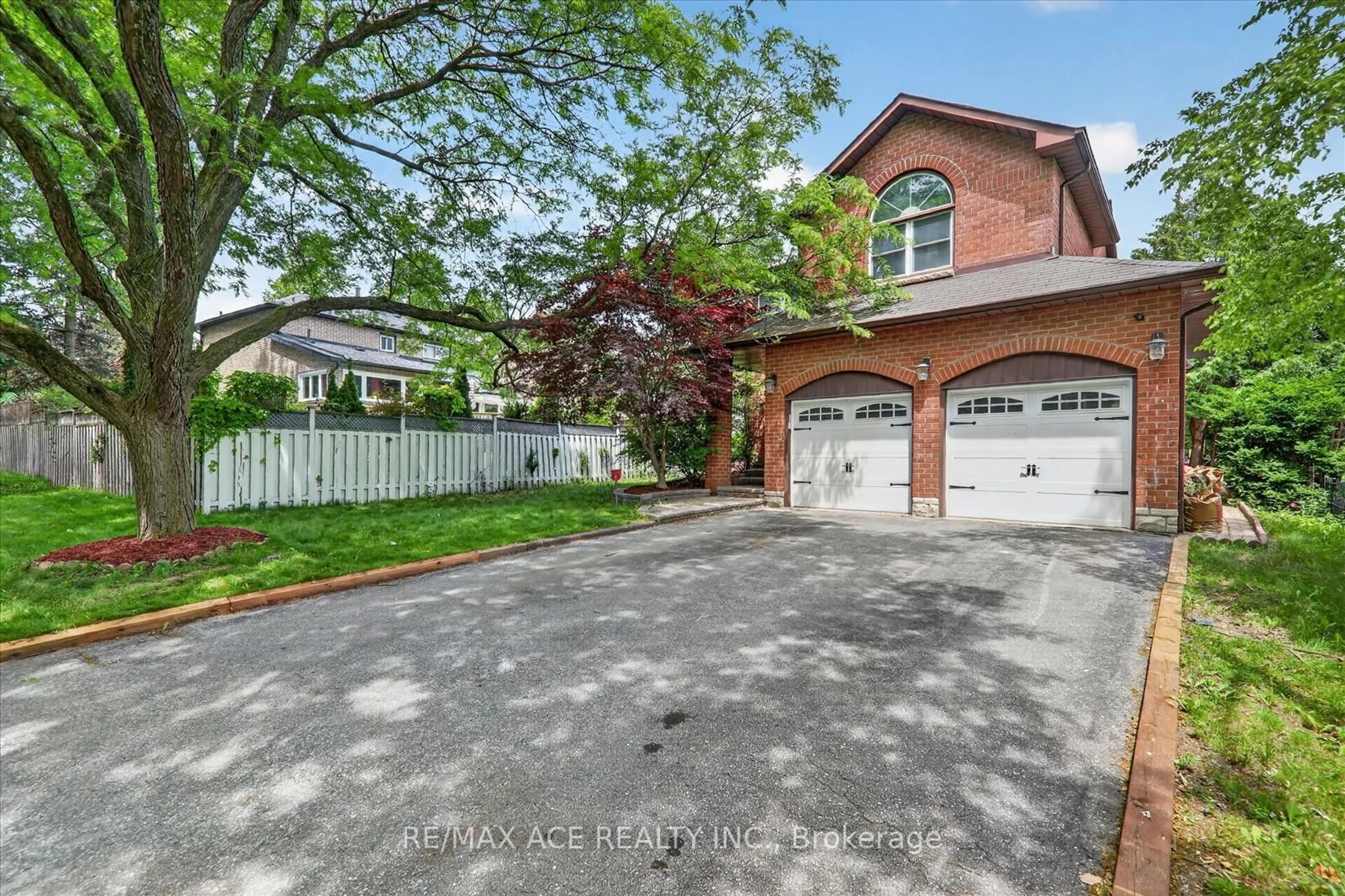 Unknown for 4 Beaumont Dr, Ajax Ontario L1T 1R9