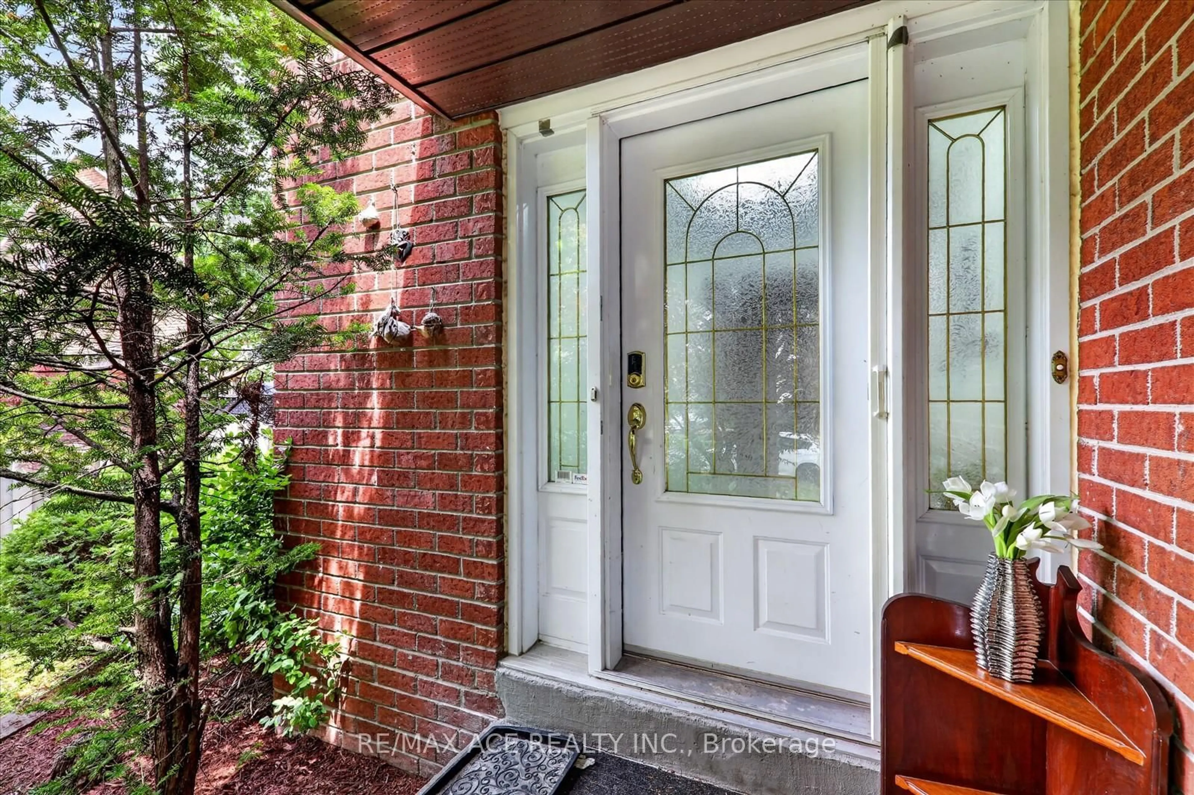 Indoor entryway for 4 Beaumont Dr, Ajax Ontario L1T 1R9