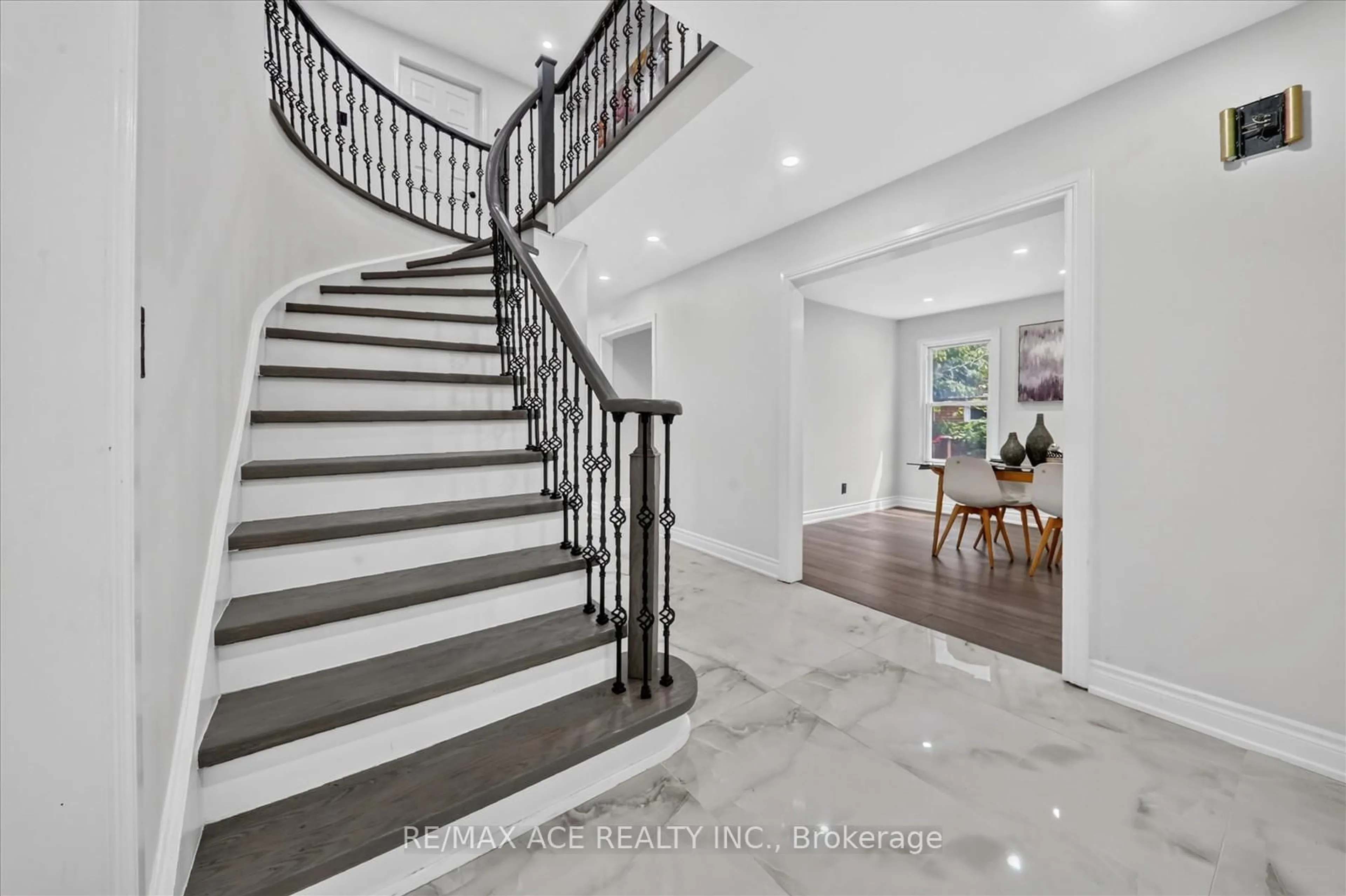 Stairs for 4 Beaumont Dr, Ajax Ontario L1T 1R9