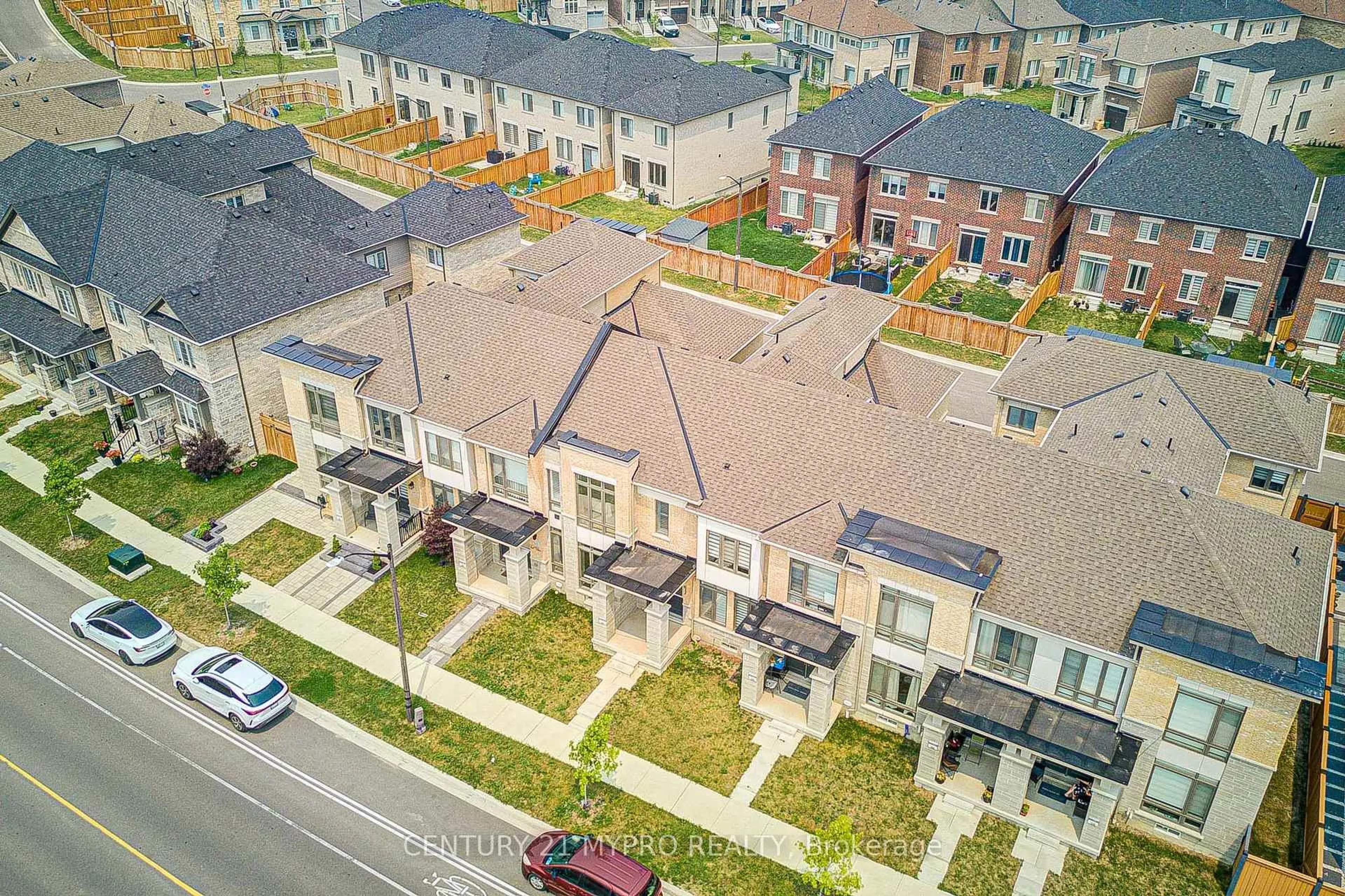 A pic from outside/outdoor area/front of a property/back of a property/a pic from drone, street for 261 Coronation Rd, Whitby Ontario L1P 0H8