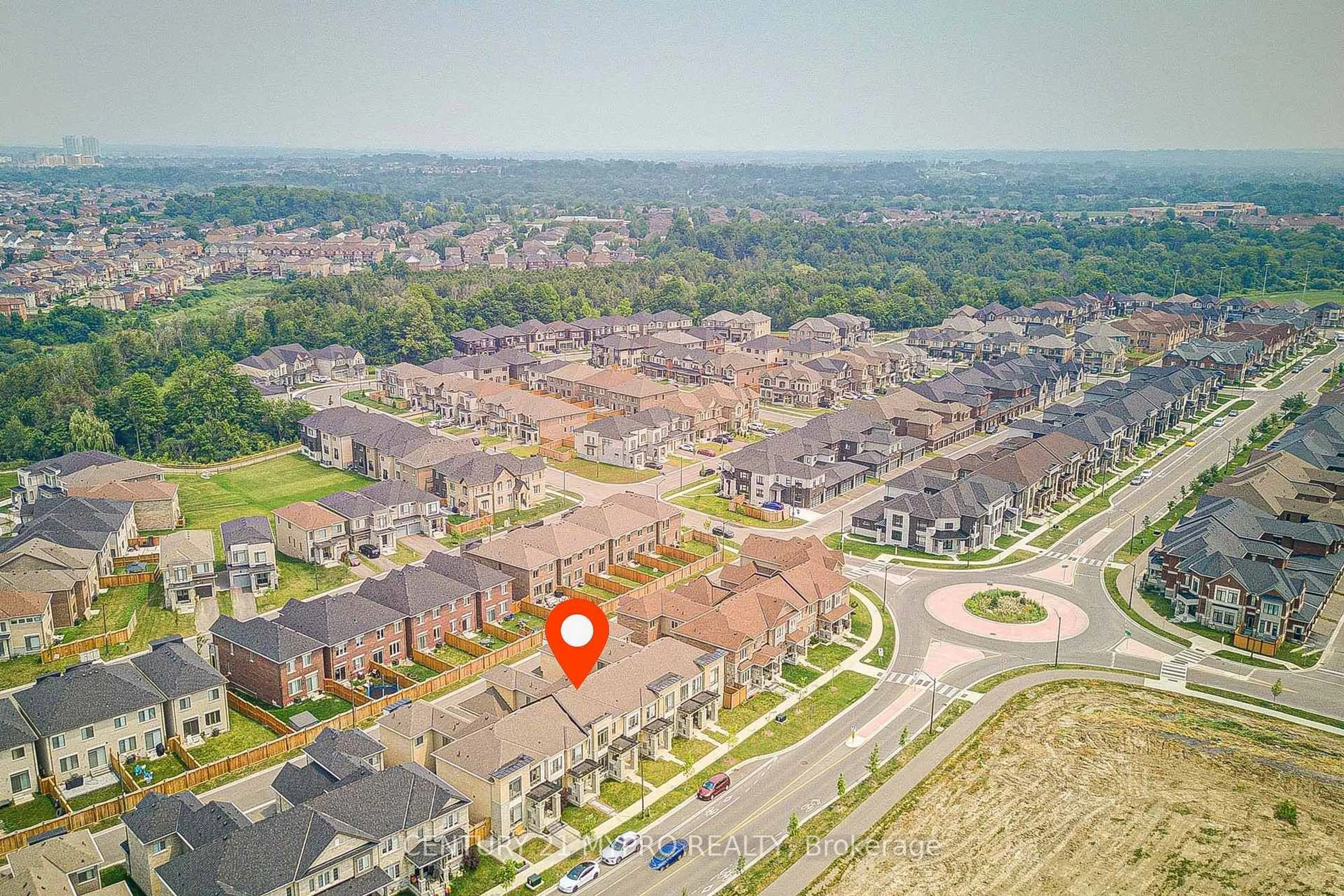 A pic from outside/outdoor area/front of a property/back of a property/a pic from drone, street for 261 Coronation Rd, Whitby Ontario L1P 0H8