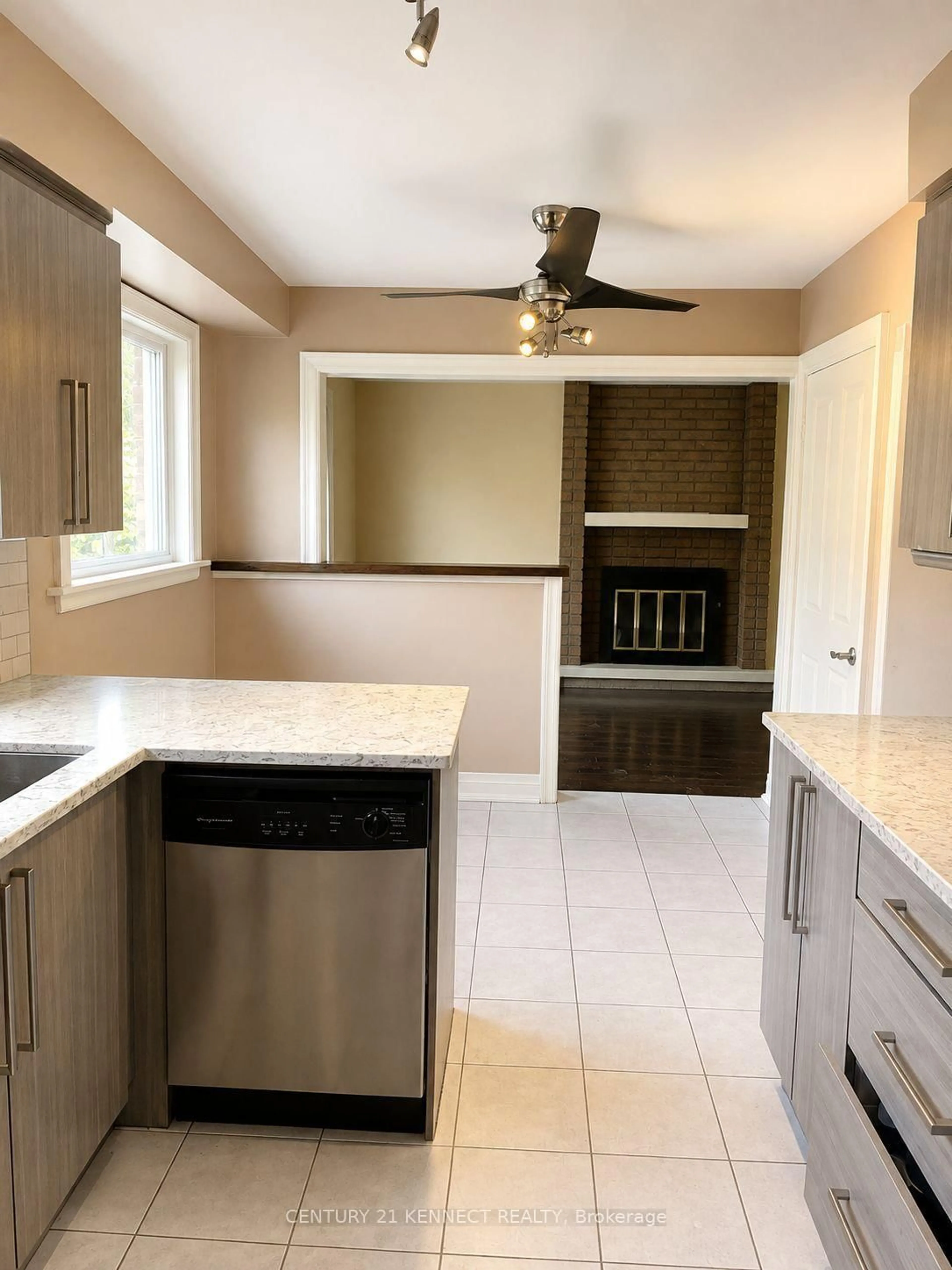 Unknown for 301 Glen Hill Dr, Whitby Ontario L1N 7J6