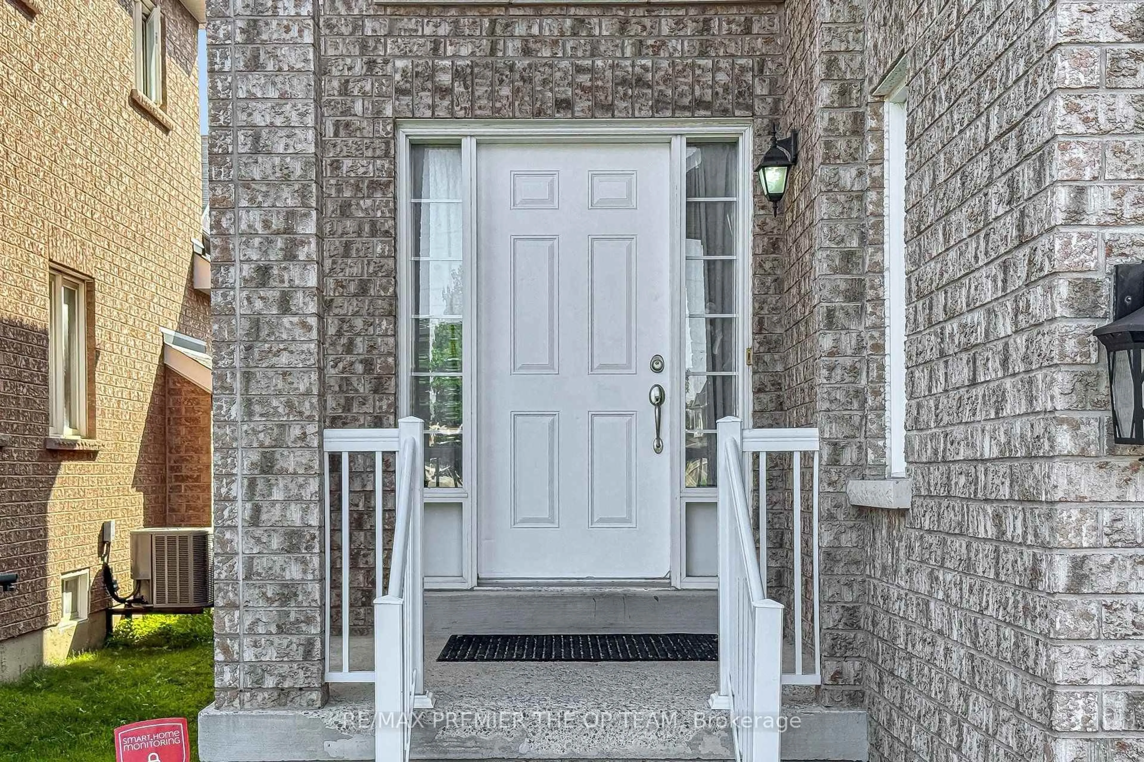 Indoor entryway for 59 Chatterson St, Whitby Ontario L1R 0B3