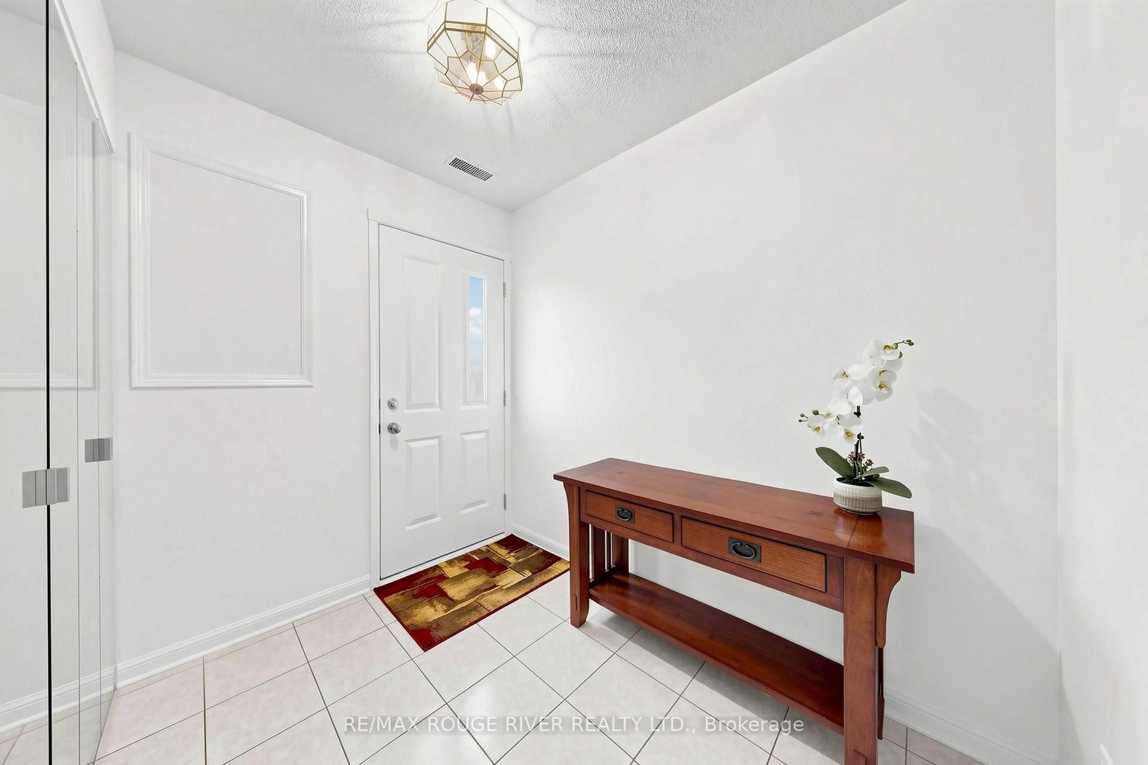 Indoor entryway for 1400 The Esplanade #418, Pickering Ontario L1V 6V2