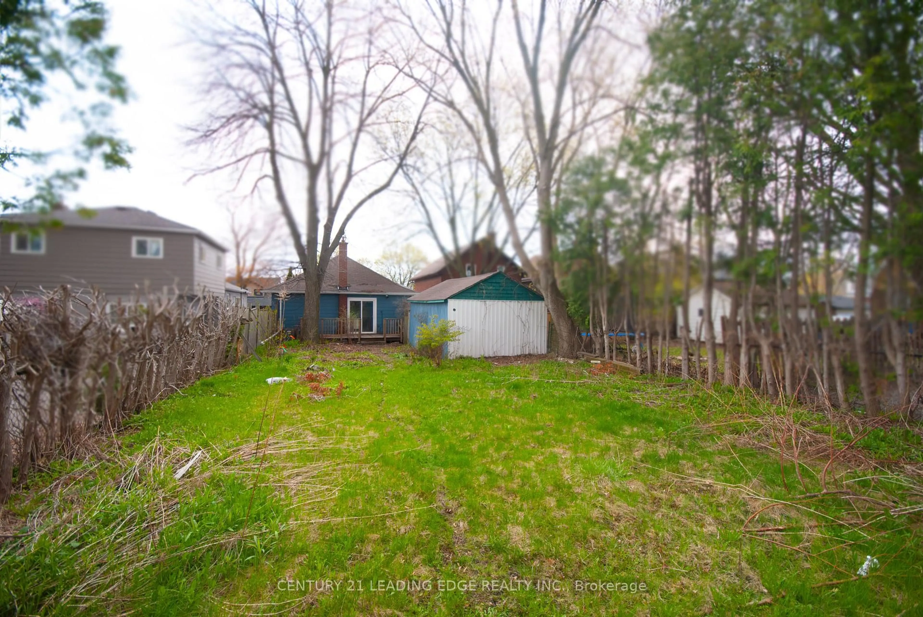 Shed for 208 Oshawa Blvd, Oshawa Ontario L1G 5S9