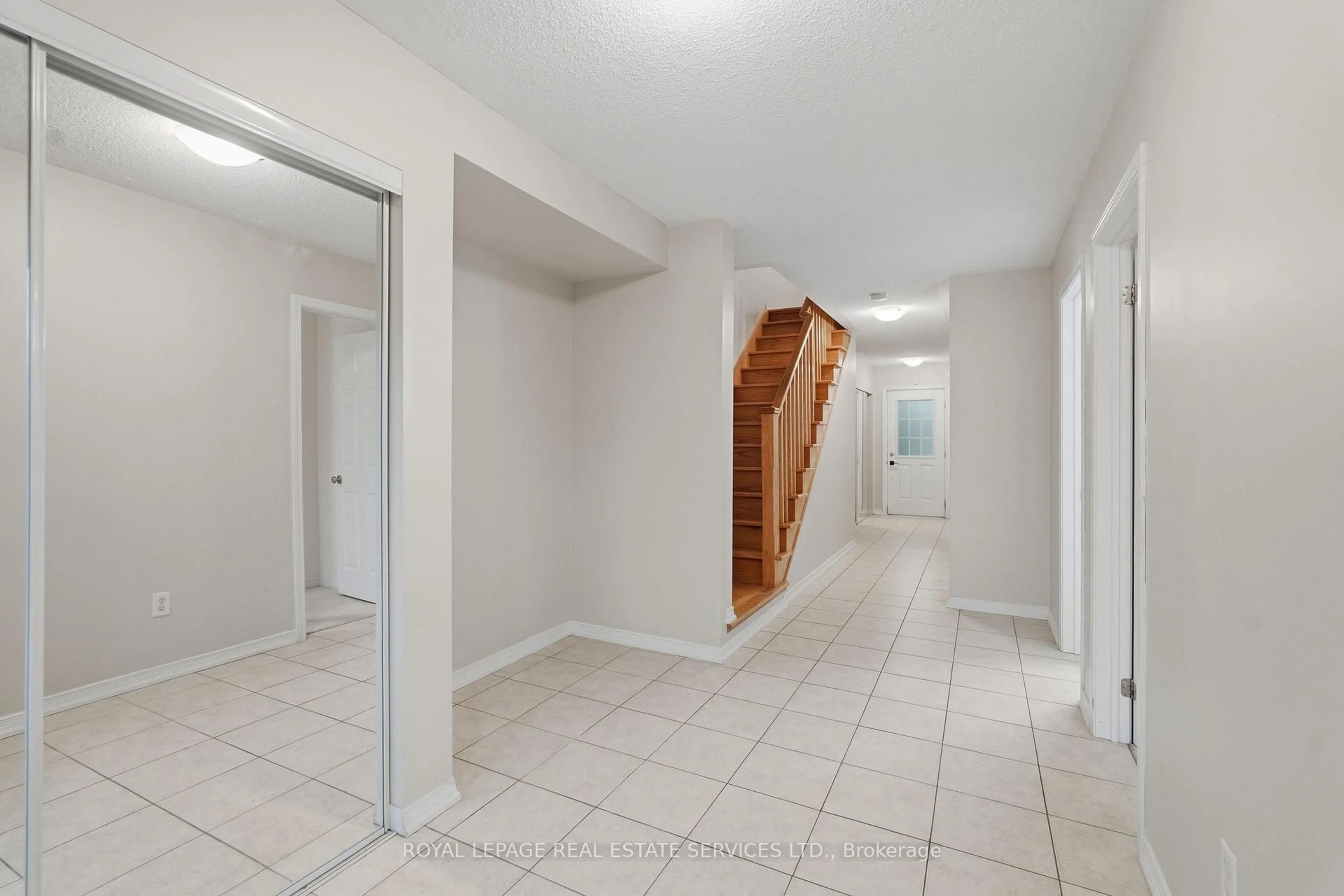 Indoor foyer for 97 National St, Toronto Ontario M1M 0A3